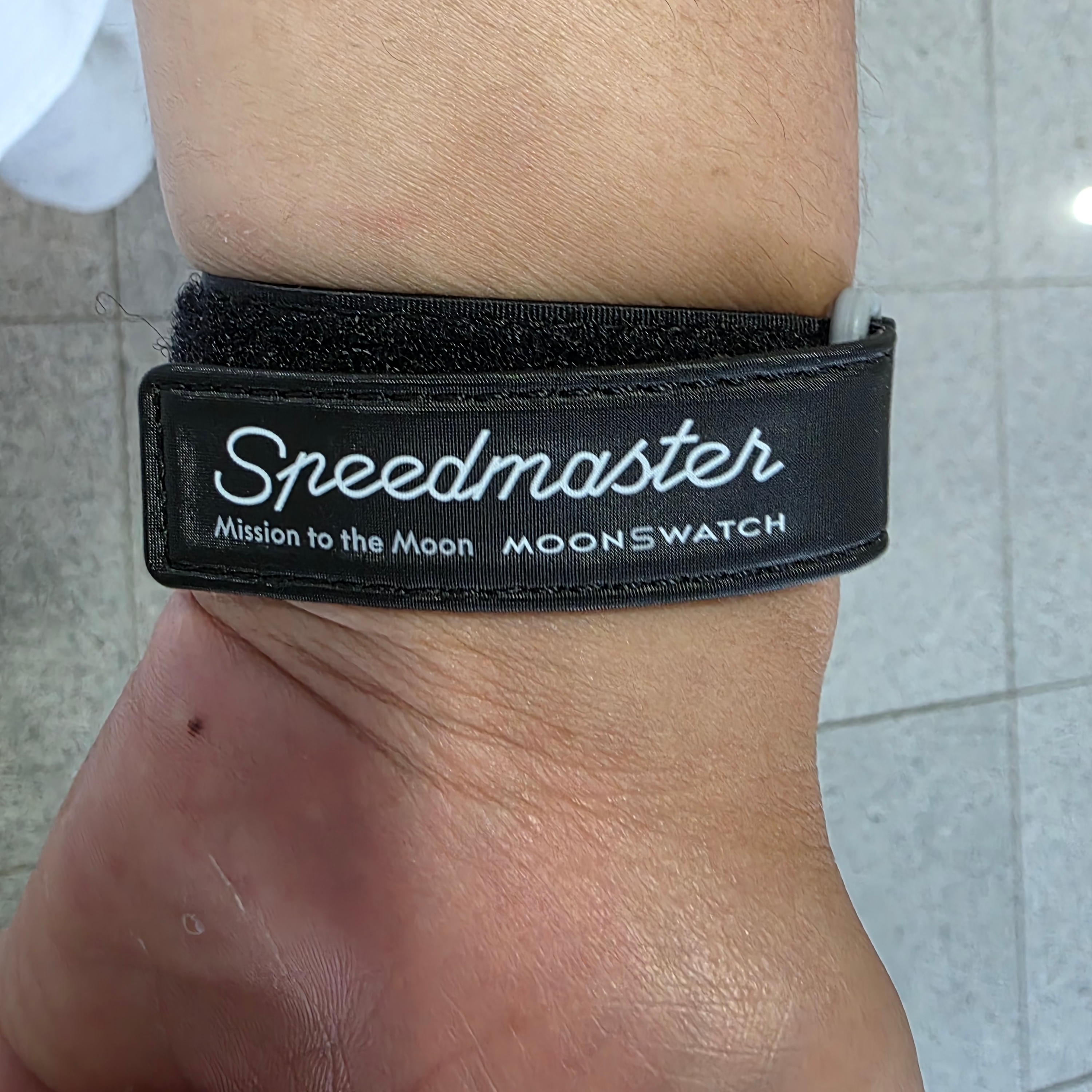 Swatch x Omega Bioceramic MoonSwatch Mission To The Moon 착용 스타일 - 2