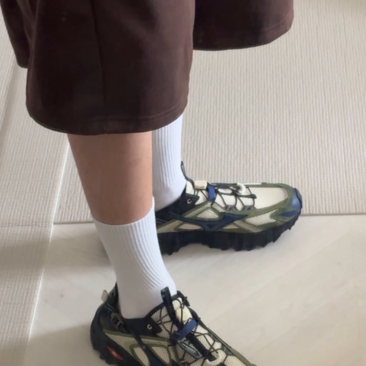 Mizuno Racer Trail SE Khaki 착용 스타일 - 1