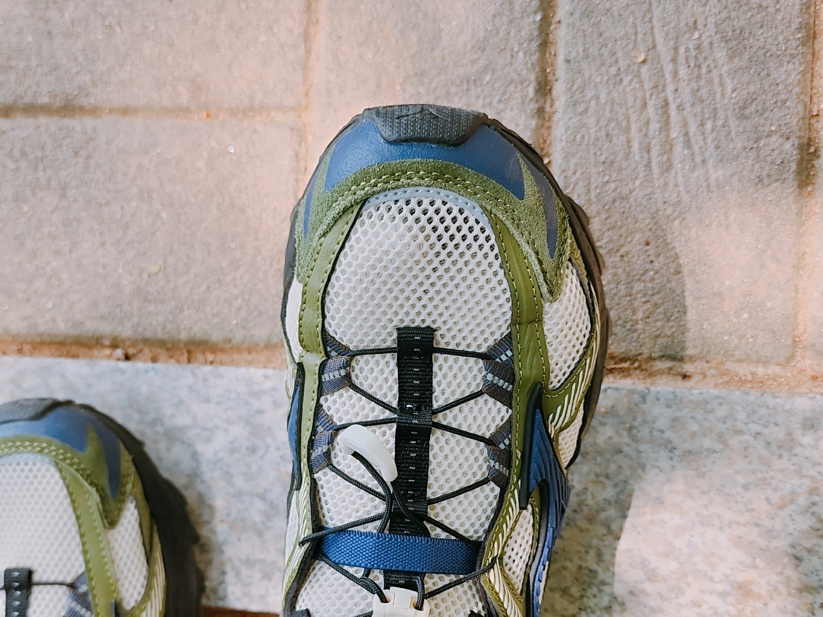 Mizuno Racer Trail SE Khaki 착용 스타일 - 2