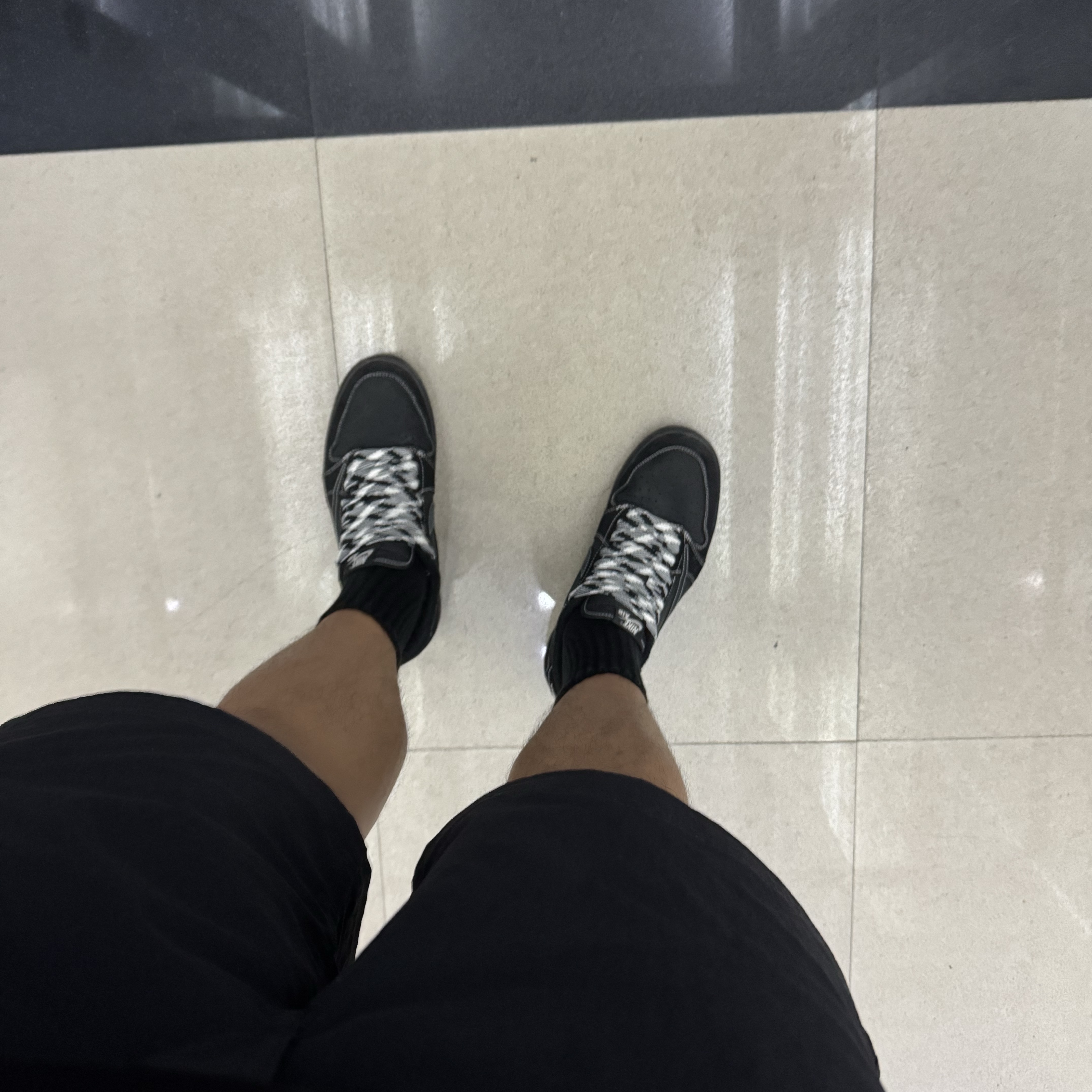 Jordan 1 x Travis Scott Retro Low OG SP Black Phantom 착용 스타일