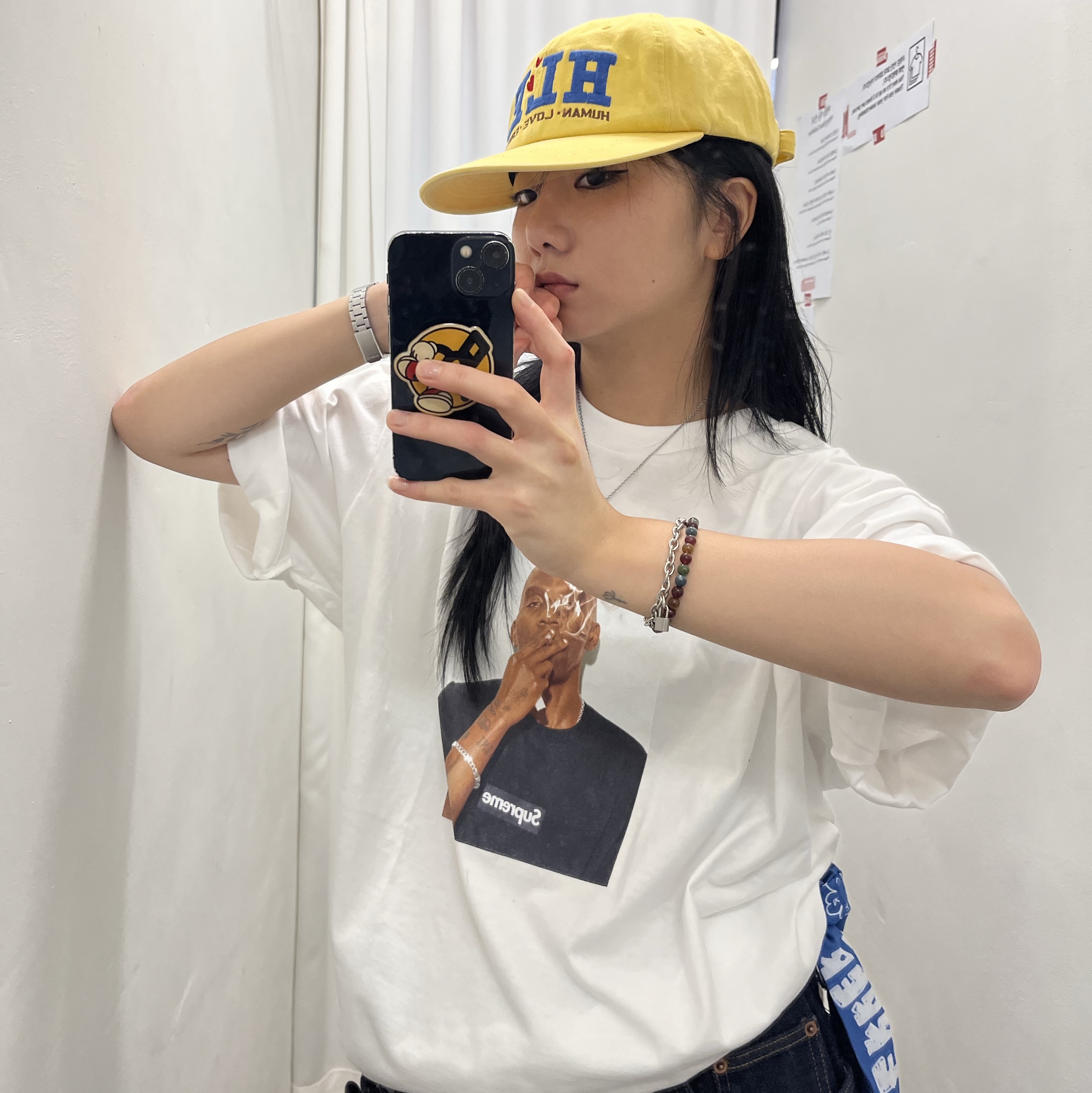 Supreme Dean Blunt T-Shirt White - 25SS, Denim Tears Cotton Wreath Jean Shorts Black 착용 스타일 - 1