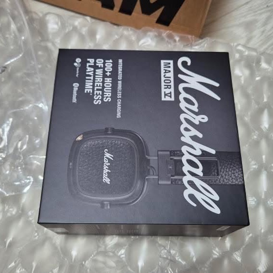 Marshall Major V Black (Korean Ver.) 착용 스타일