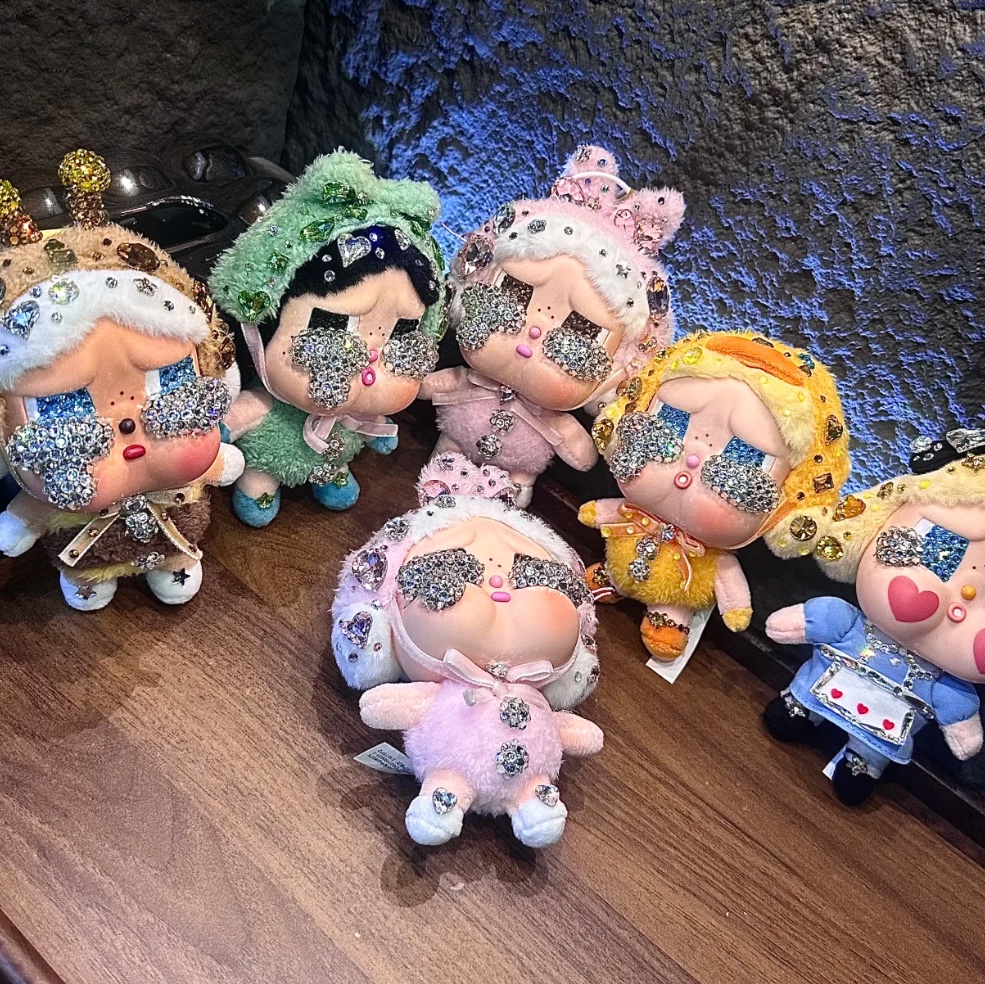 Pop Mart Crybaby Crying Again Series Plush Keyring Duck You (Opened Case) 착용 스타일