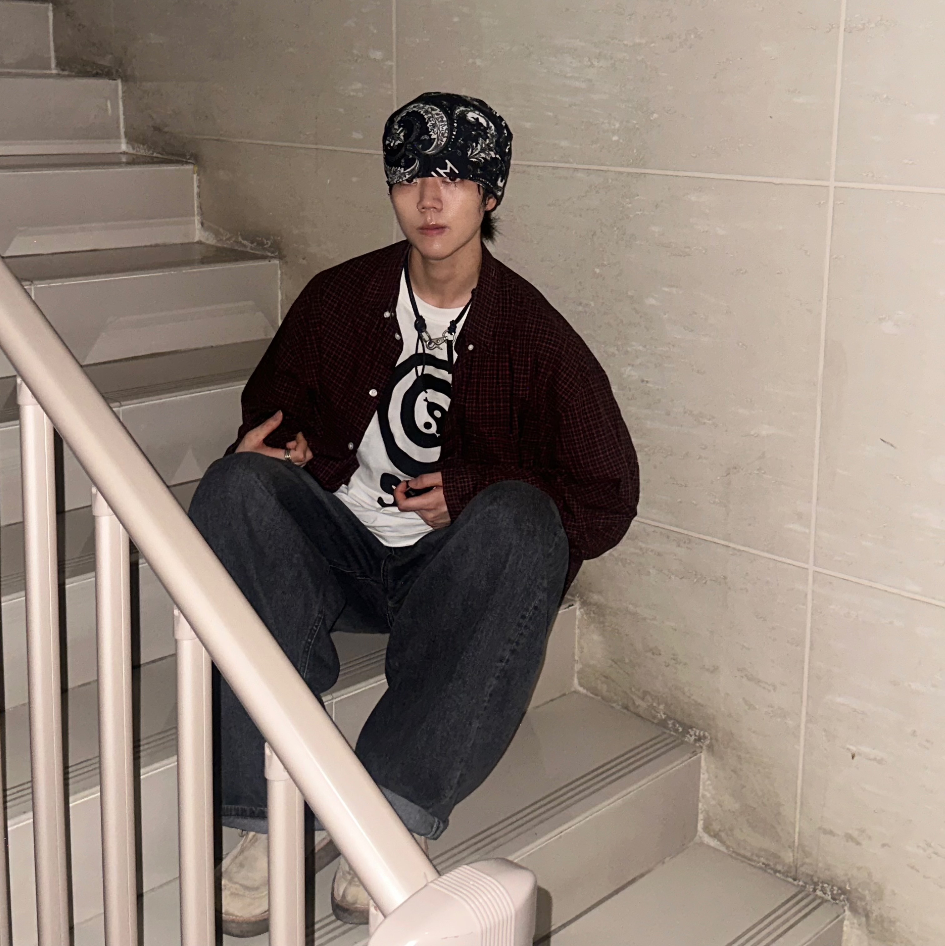 SANSI Yin Yang Snake T-Shirts White, LOSTGARDEN Dive Beige 착용 스타일