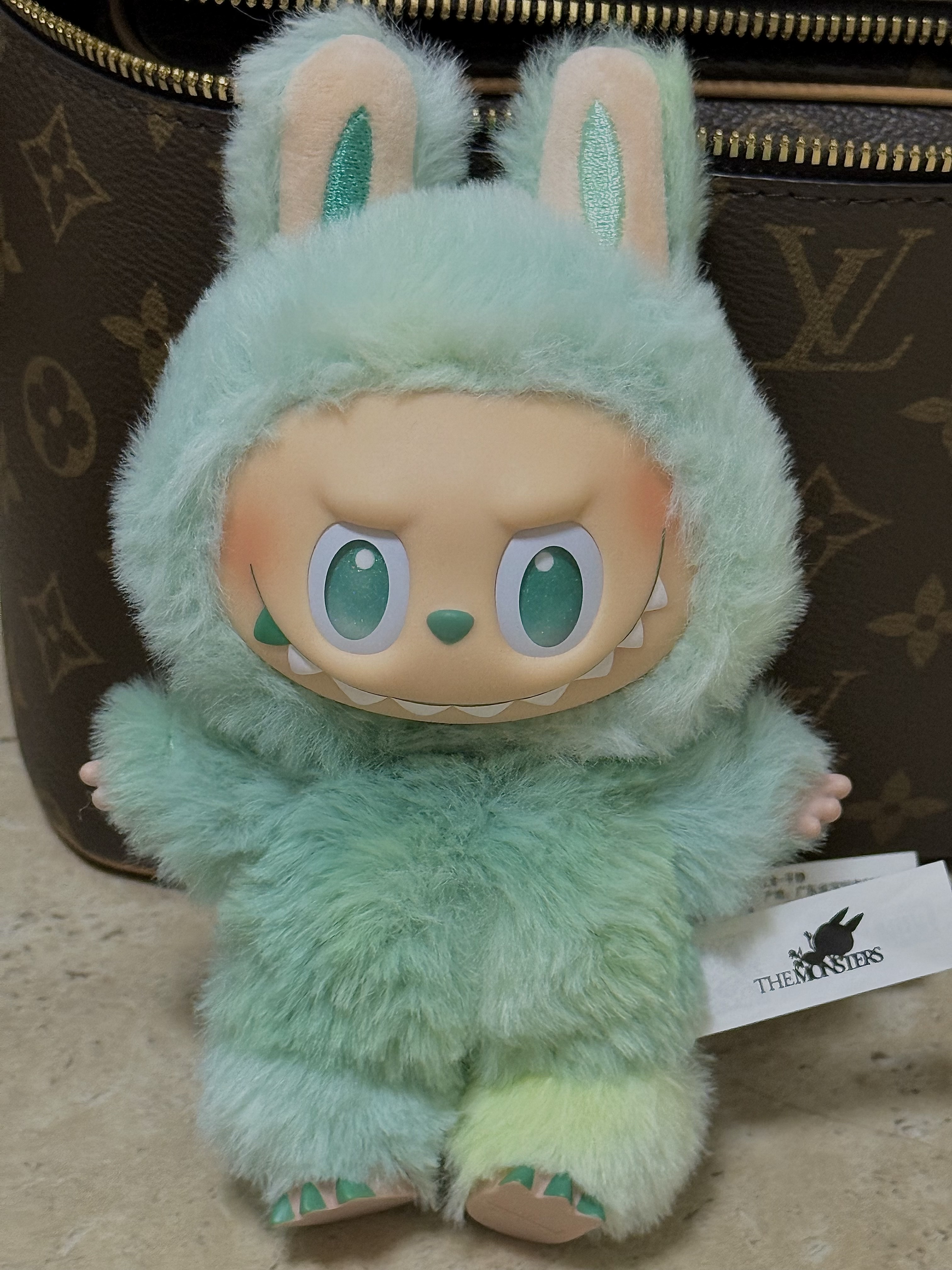 Pop Mart Labubu The Monsters Highlight Series Serenity Keyring (Opened Case) 착용 스타일
