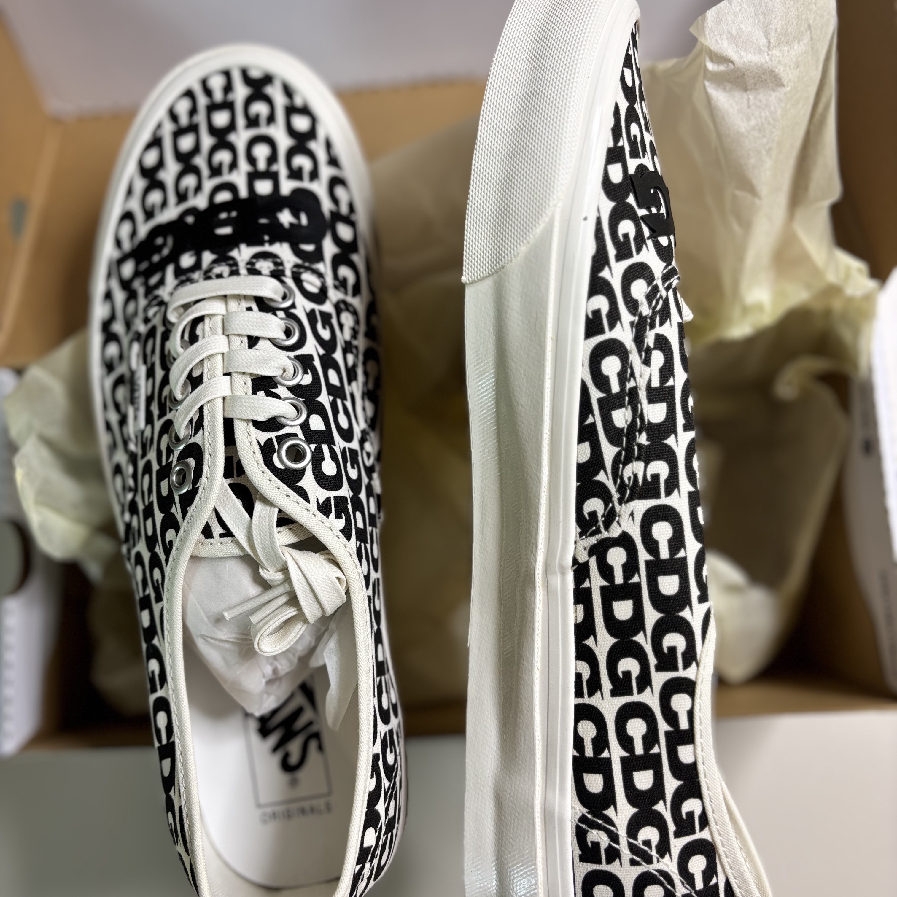 Vans Vault x CDG OG Authentic LX White Black 착용 스타일 - 4