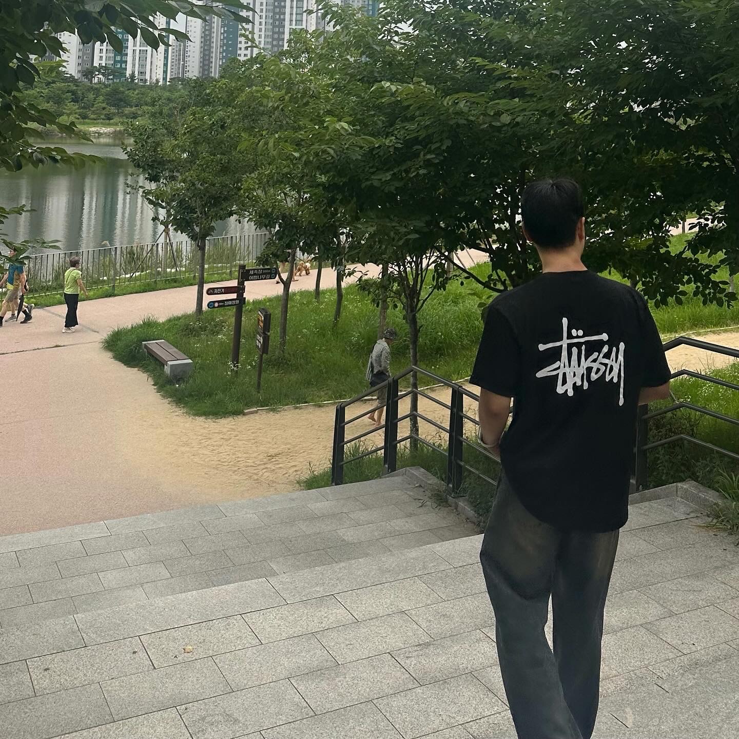 Stussy Basic Stussy T-Shirt Black 2024, 2025 착용 스타일