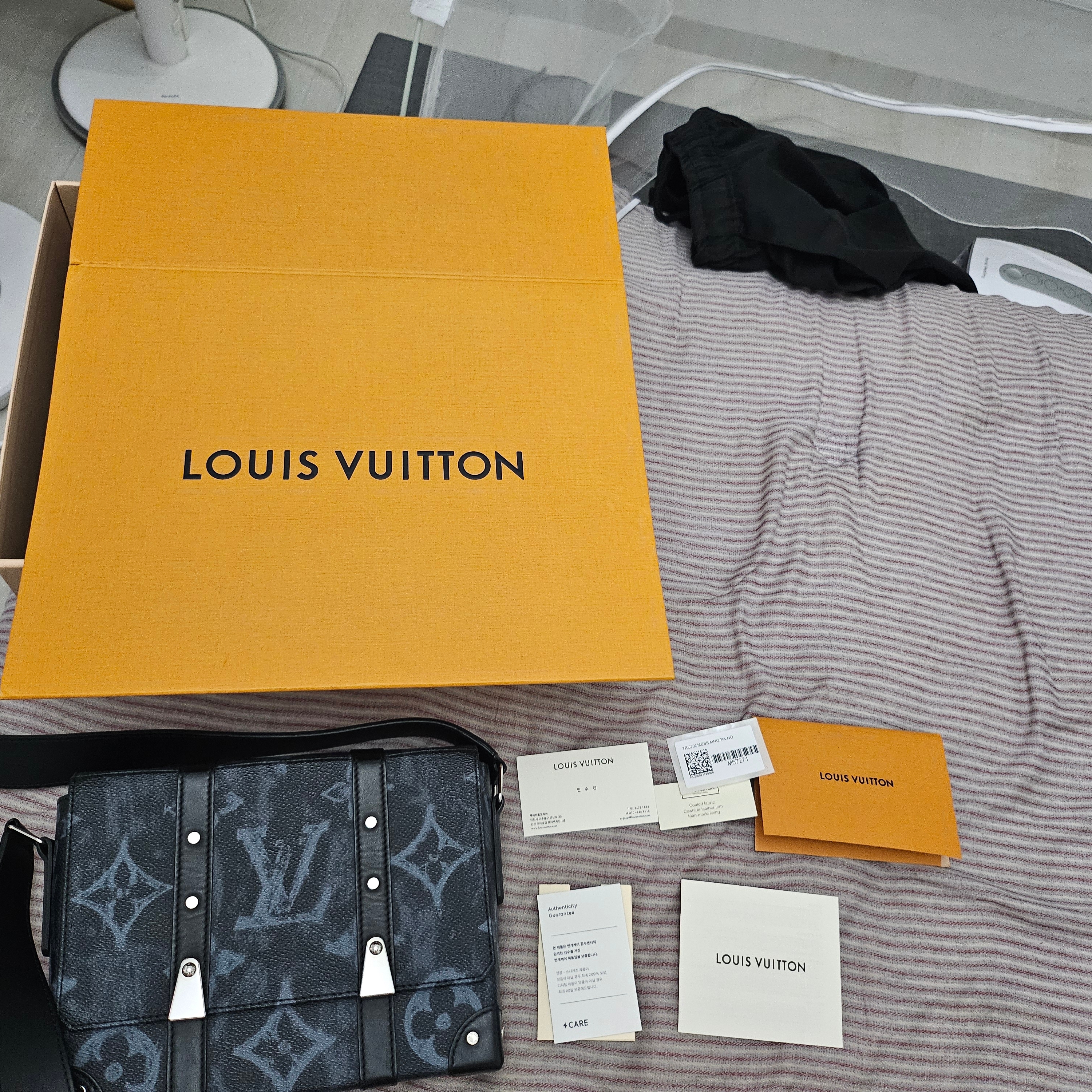 Louis Vuitton Trunk Messenger Monogram Eclipse 착용 스타일 - 7