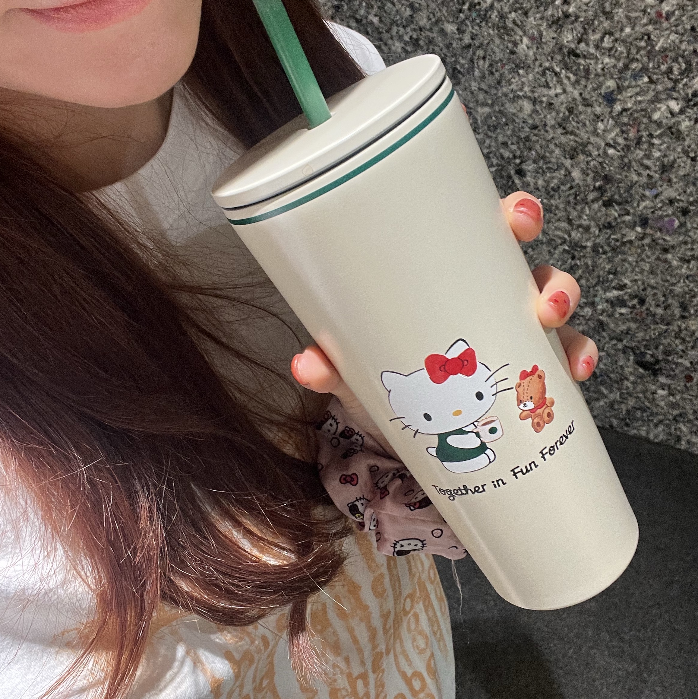 Starbucks x Hello Kitty SS Cold Cup 473ml 착용 스타일
