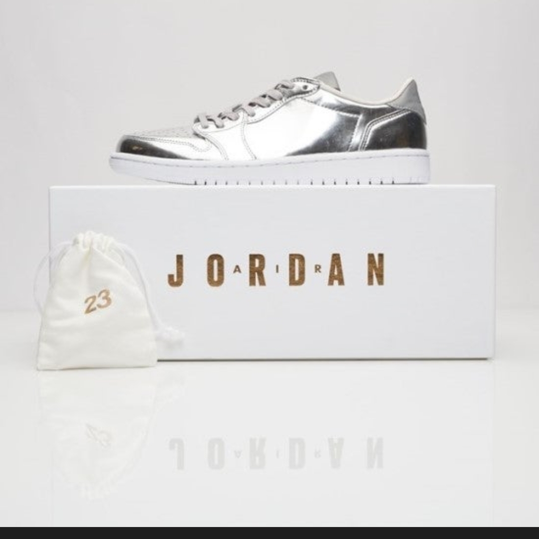 Jordan 1 Retro Low Pinnacle Metallic Silver 착용 스타일 - 2