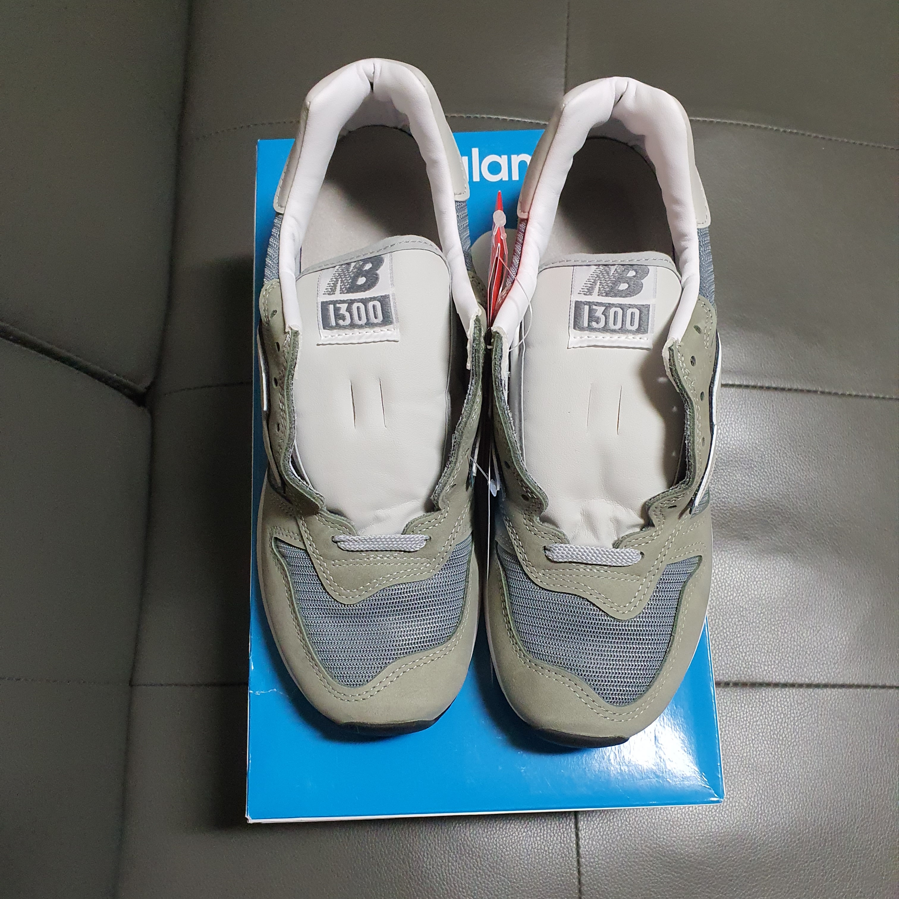 New Balance 1300 Made in USA Mirage Grey Monument 착용 스타일