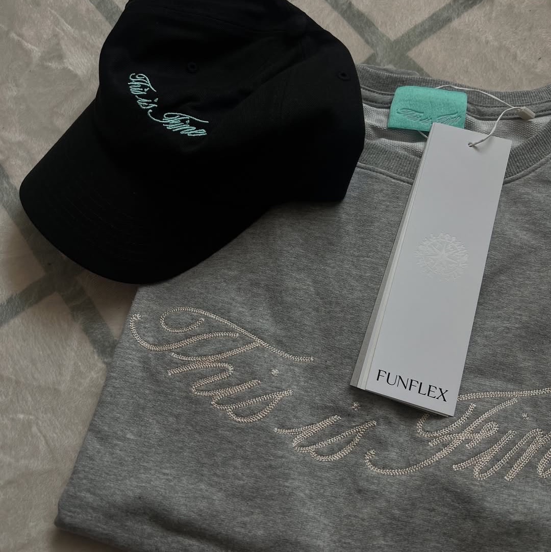 THIS IS FINE Oversized Signature Tee Sportif Gray, THIS IS FINE Signature Ball Cap Black 착용 스타일 - 6