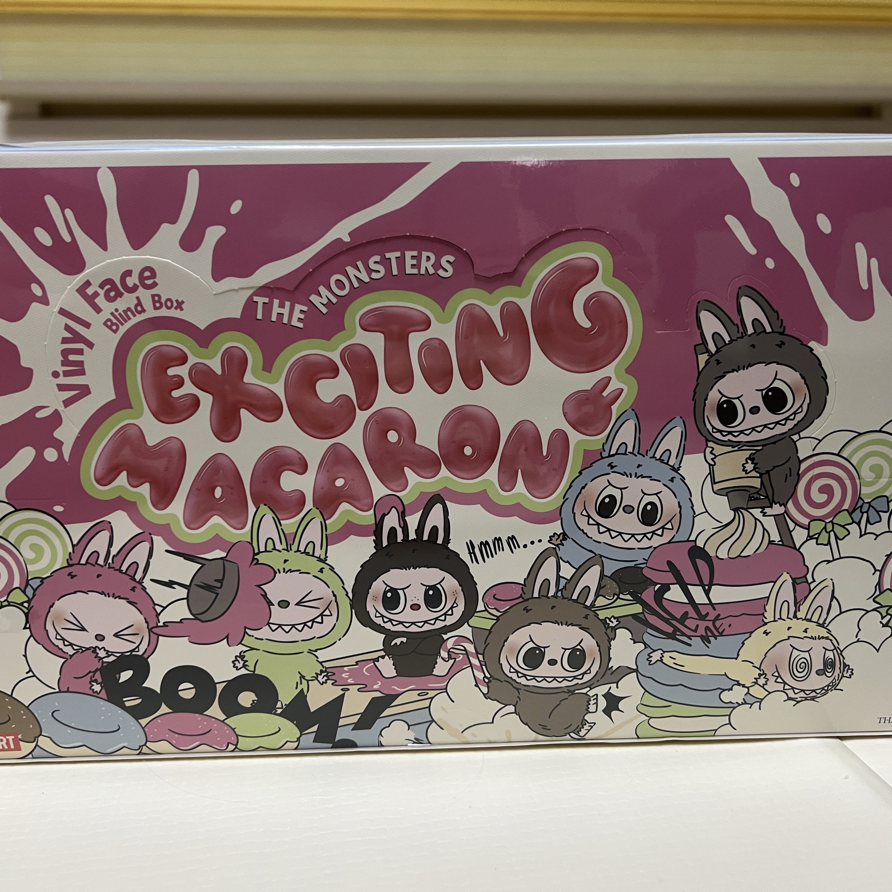 Pop Mart The Monsters Labubu Tasty Macarons Series Sealed Case (6 Blind Boxes) 착용 스타일 - 1