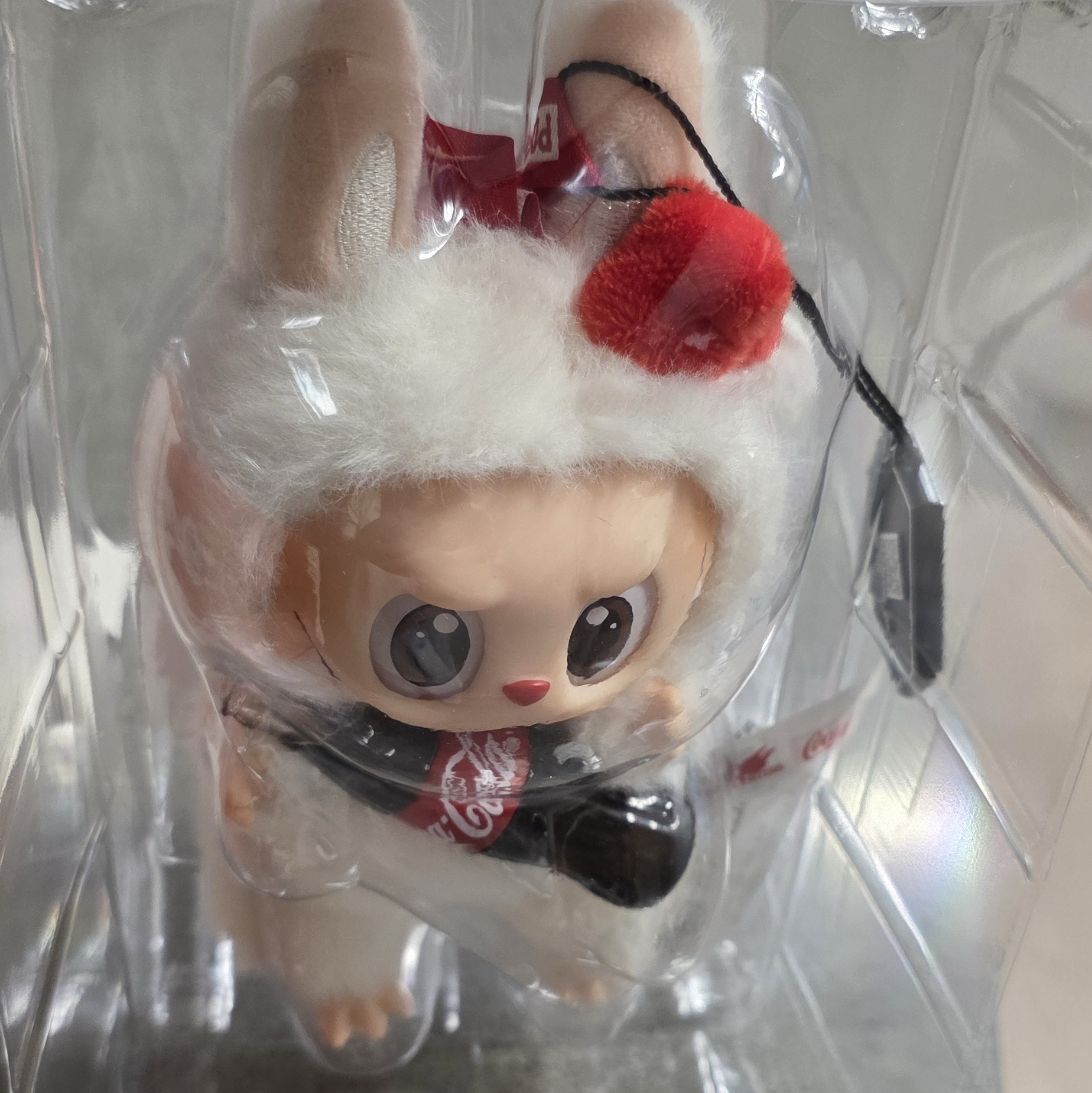 Pop Mart Labubu Coca Cola Series Surprise Shake Keyring (Opened Case) 착용 스타일