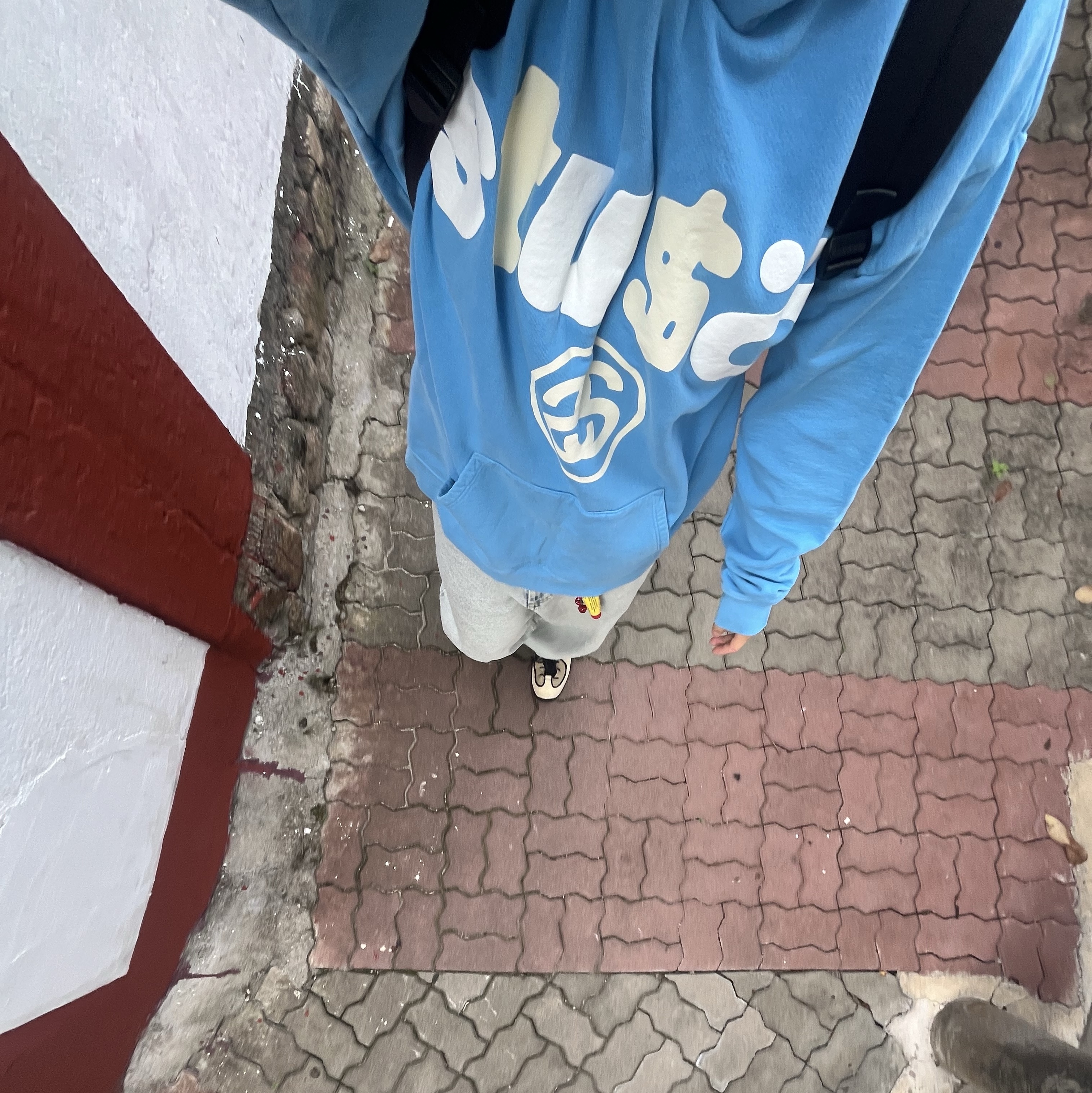 Stussy x Cactus Plant Flea Market 8 Ball Pigment Dyed Hoodie Blue, Polar Skate Co. Big Boy Og Logo Pants Light Blue 착용 스타일 - 2