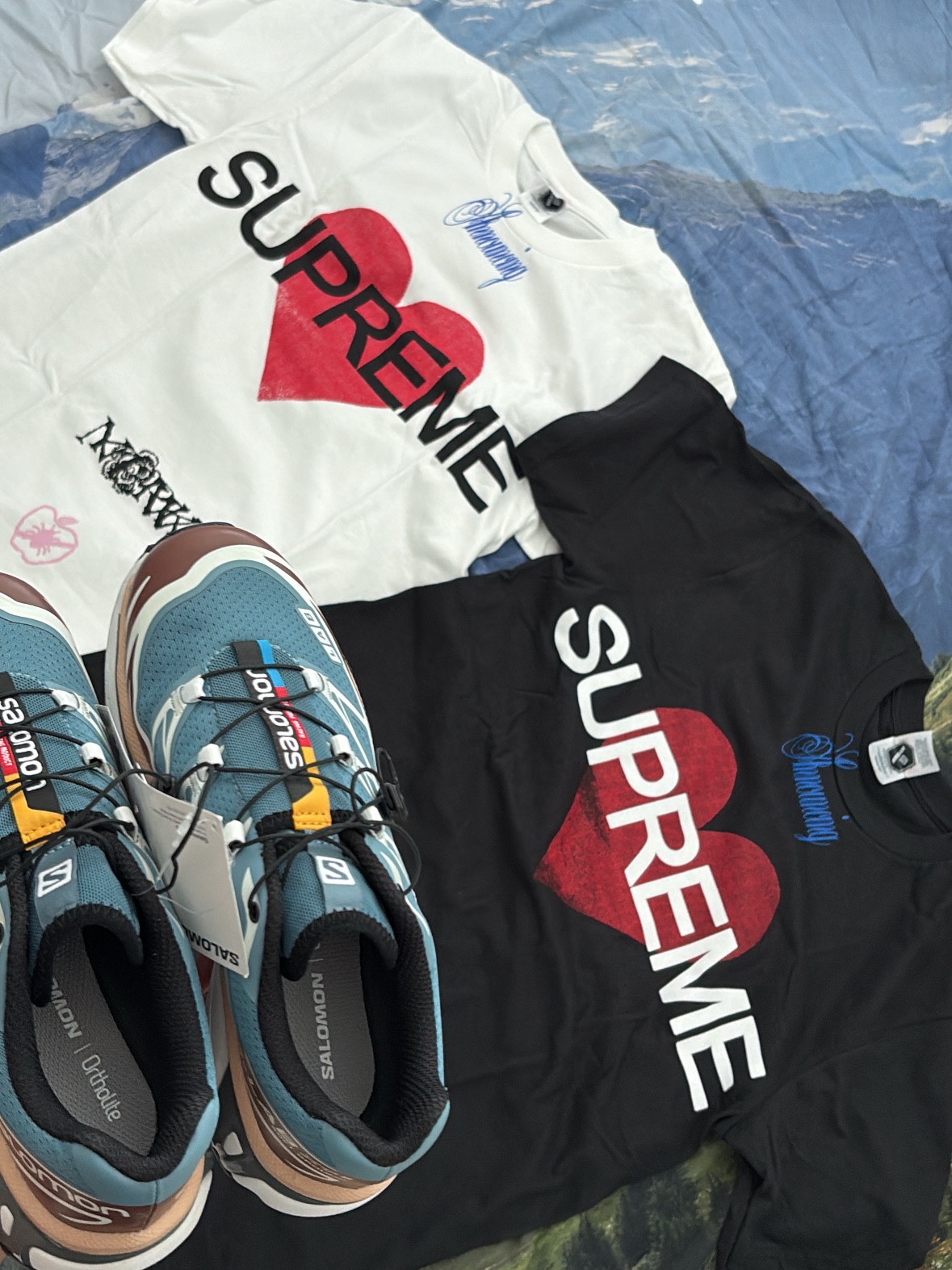 Supreme Announcing T-Shirt White - 25SS, Supreme Announcing T-Shirt Black - 25SS 착용 스타일