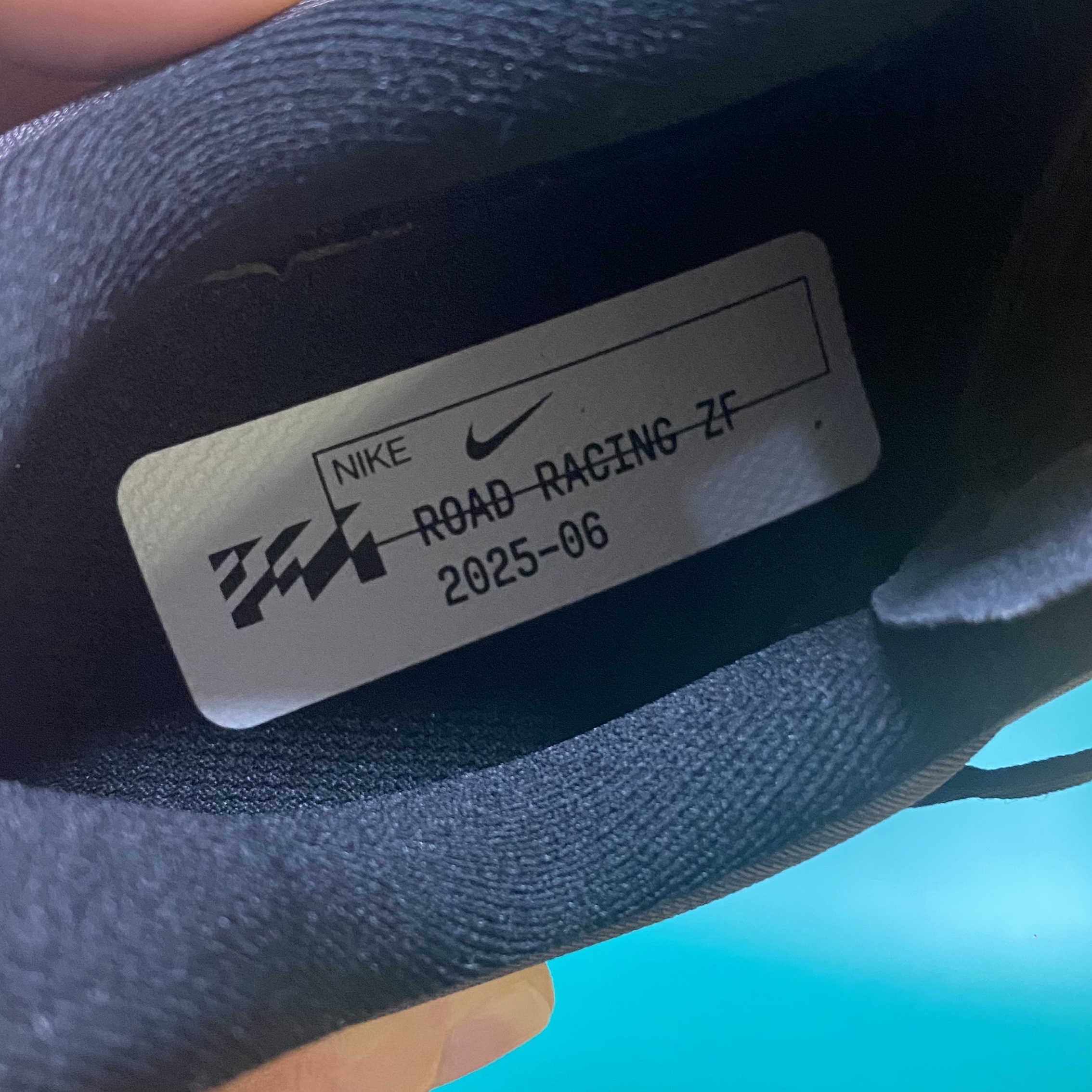 Nike Zoom Fly 6 Black Light Smoke Grey 착용 스타일 - 2