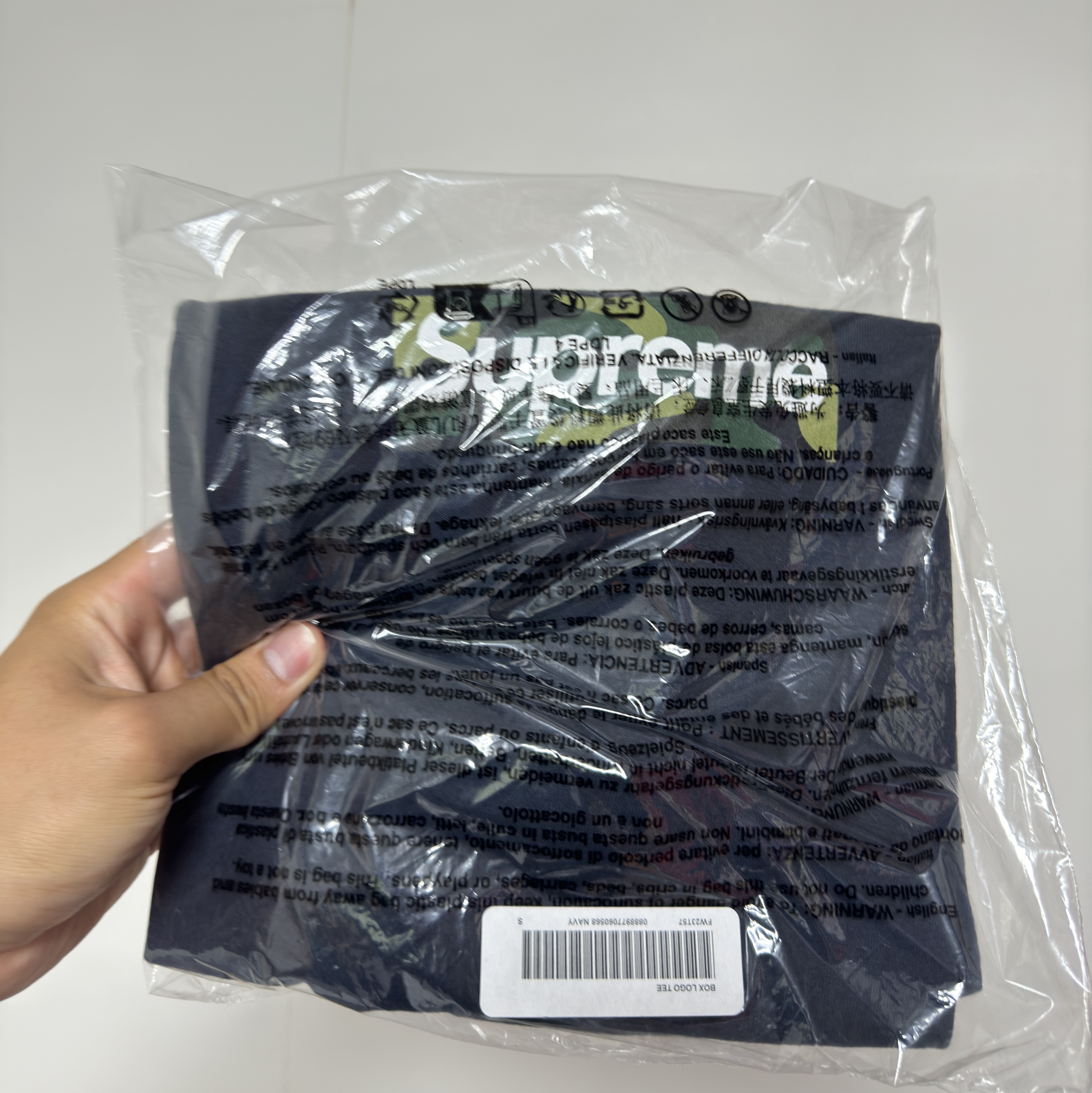 Supreme Box Logo T-Shirt Navy - 23FW 착용 스타일