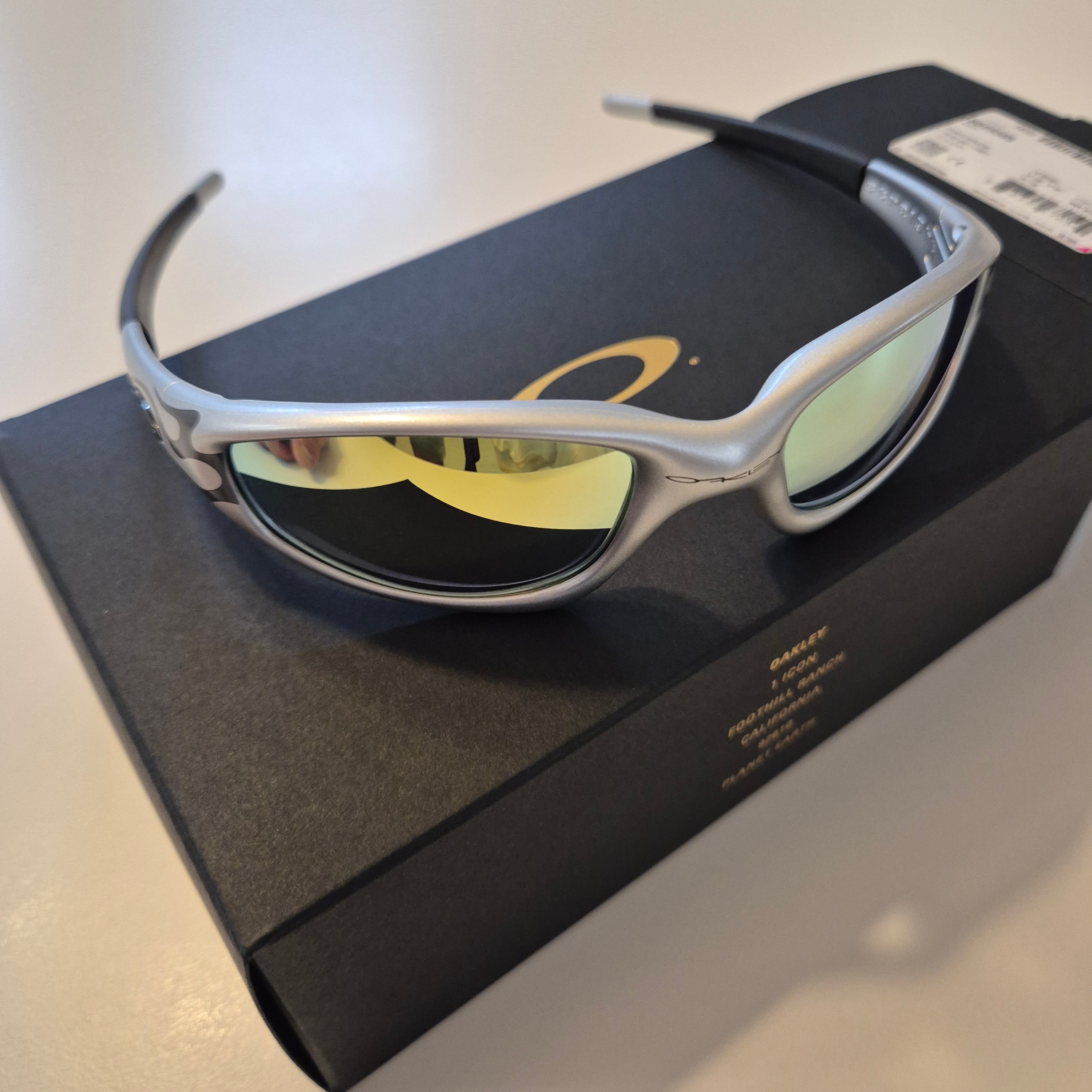 Oakley MUZM Straight Jacket 99 X-Silver Flames Prizm Black 착용 스타일 - 1