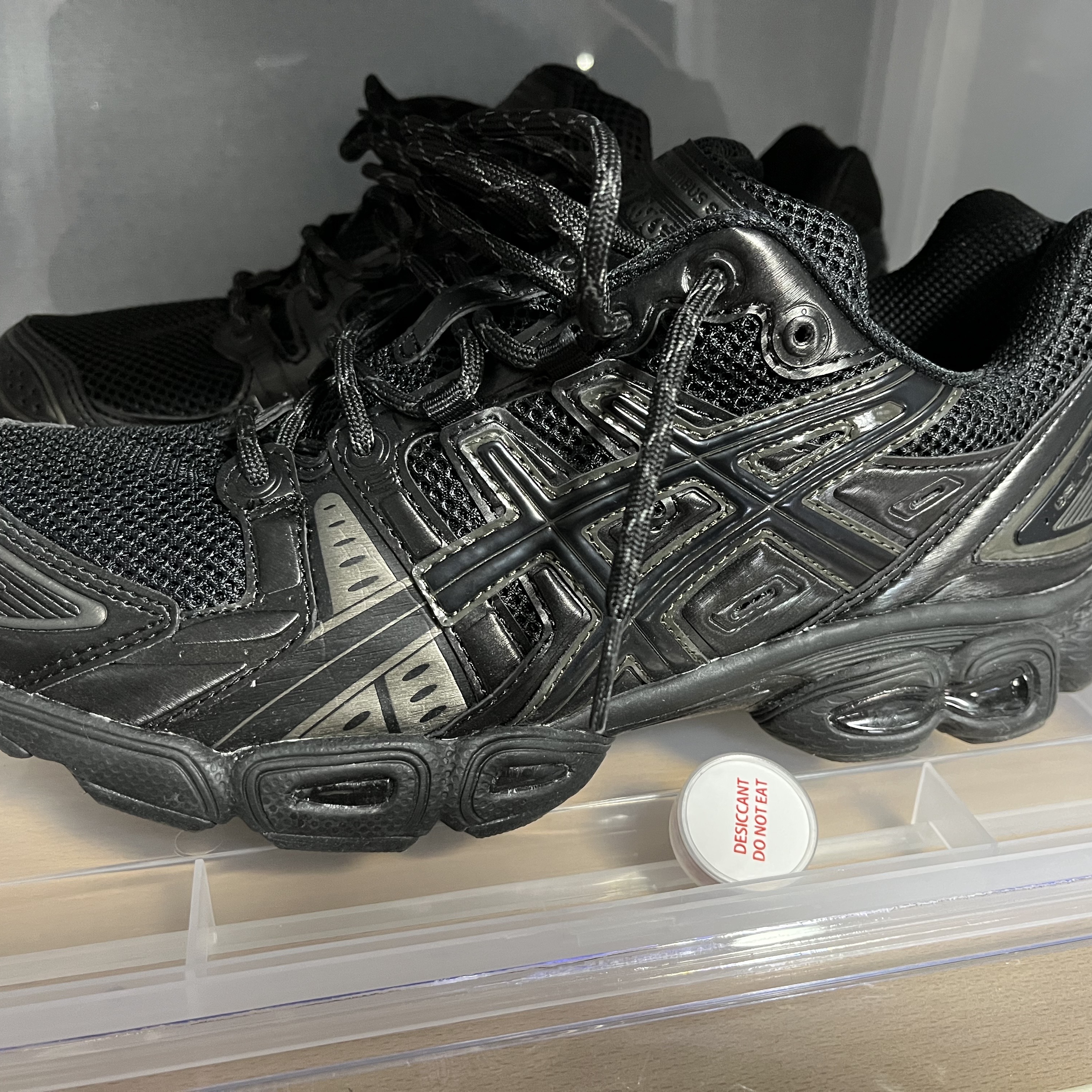 Asics Gel-Nimbus 9 Black Gunmetal 착용 스타일 - 2