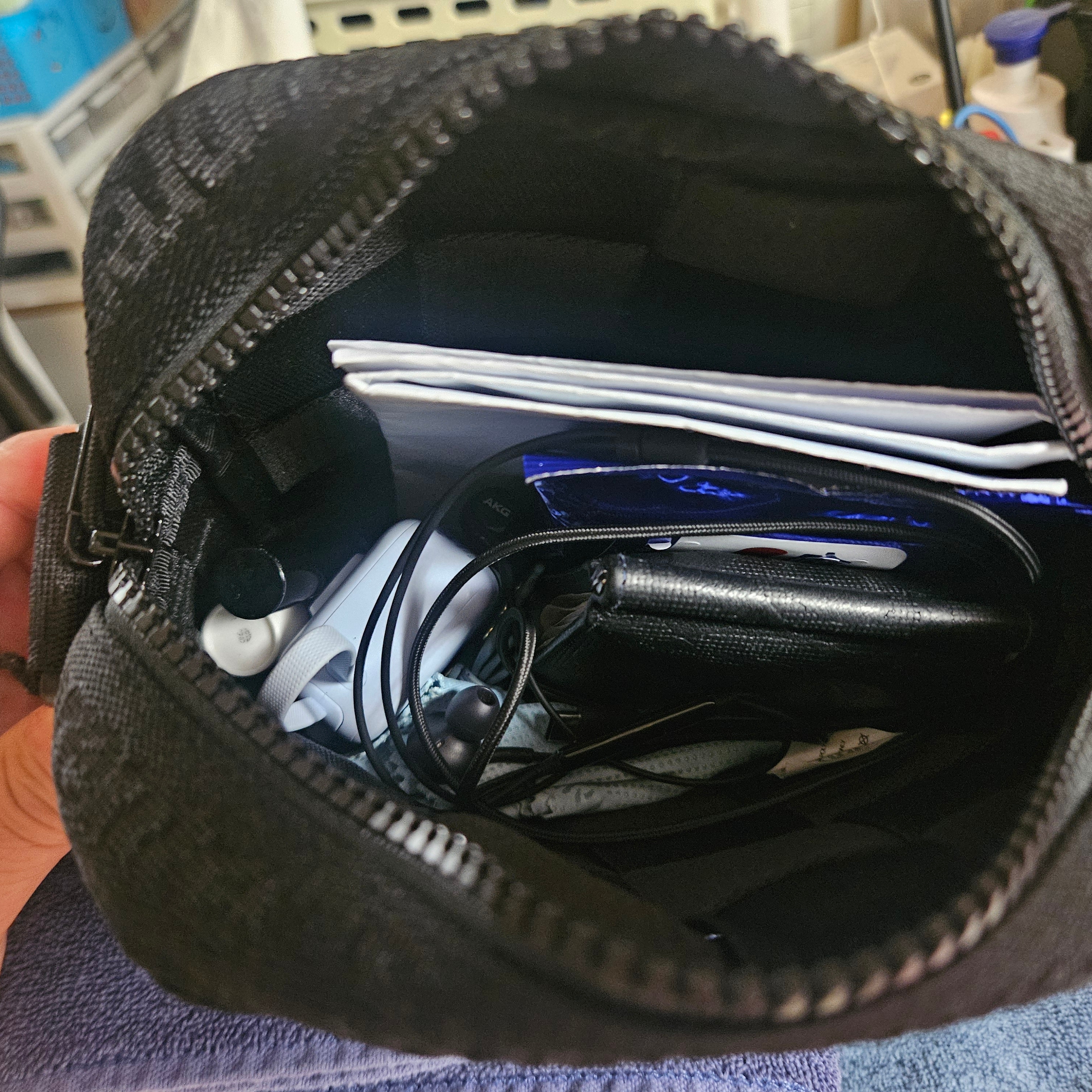 Supreme Woven Shoulder Bag Black - 23SS 착용 스타일 - 2