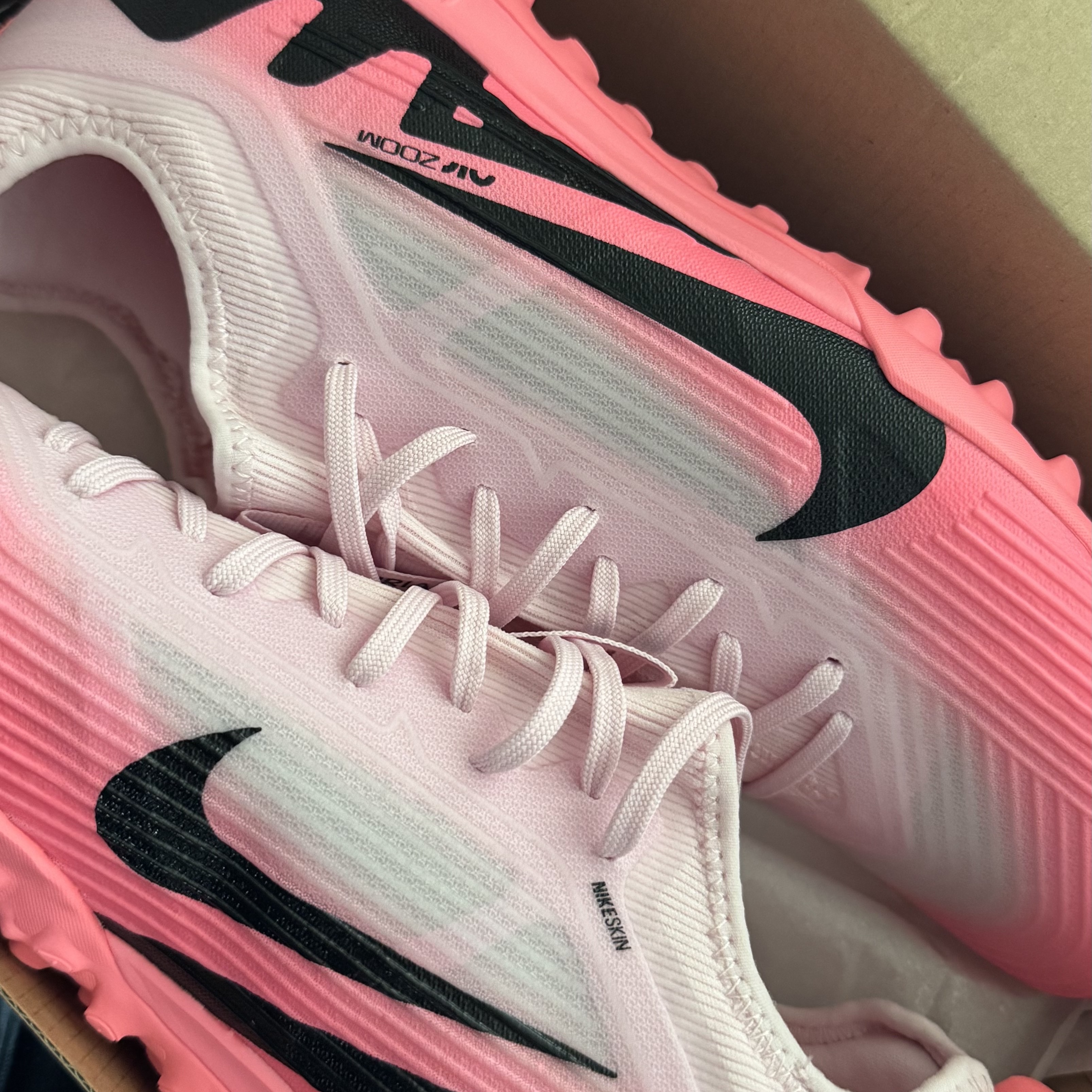 Nike Zoom Mercurial Vapor 15 Pro TF Pink Foam Black 착용 스타일