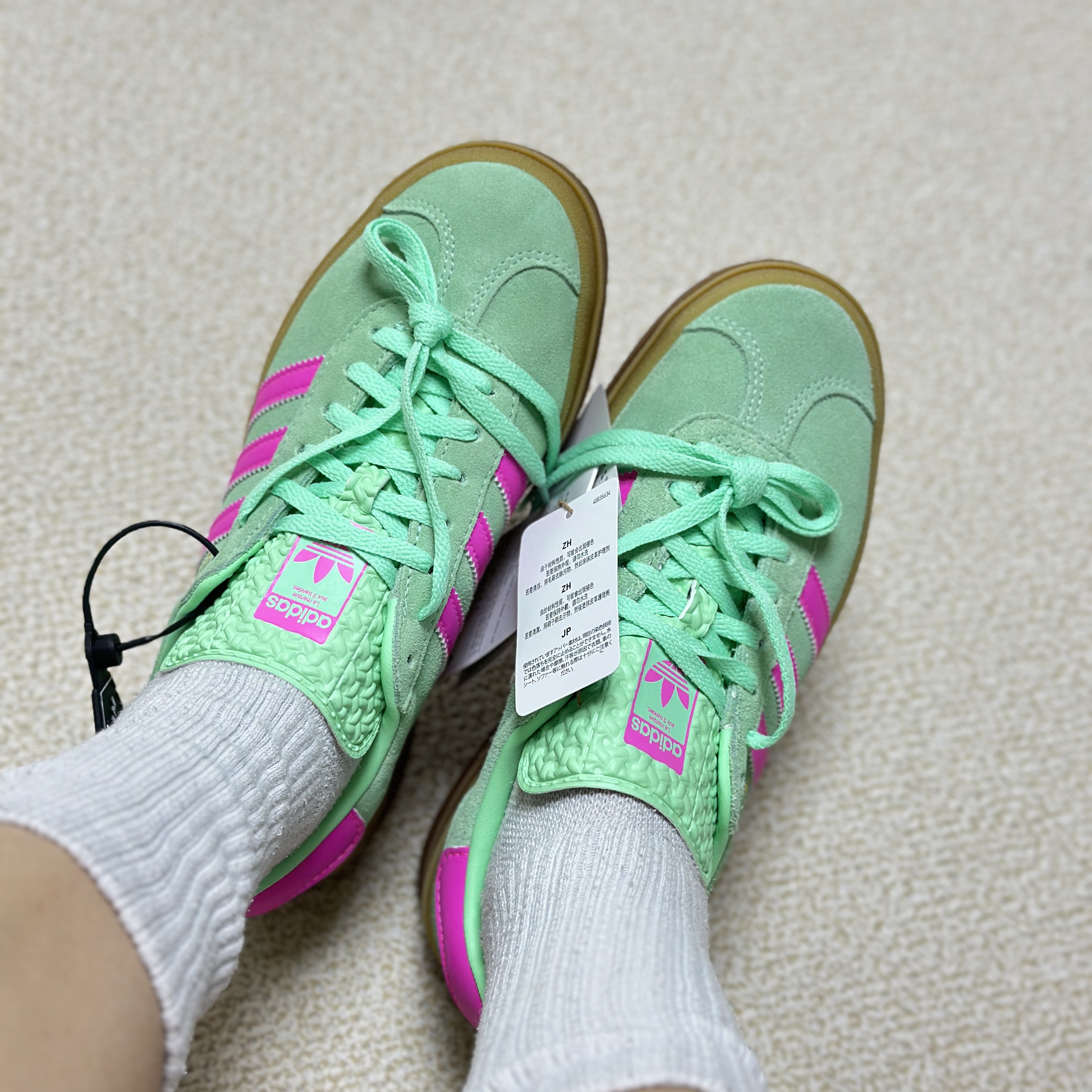 (W) Adidas Gazelle Bold Pulse Mint Pink 착용 스타일 - 1