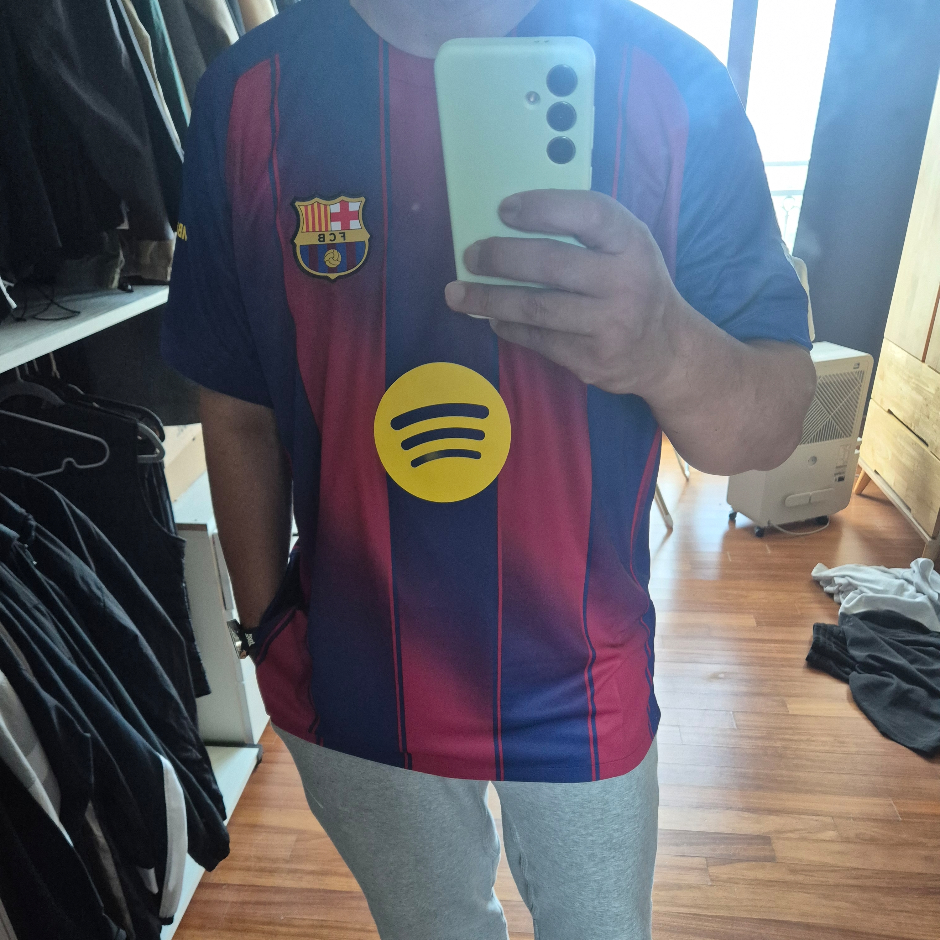Nike FC Barcelona 2025/26 Stadium Home Dri-Fit Football Replica Jersey Deep Royal Blue Noble Red (Non Marking Ver.) 착용 스타일 - 1