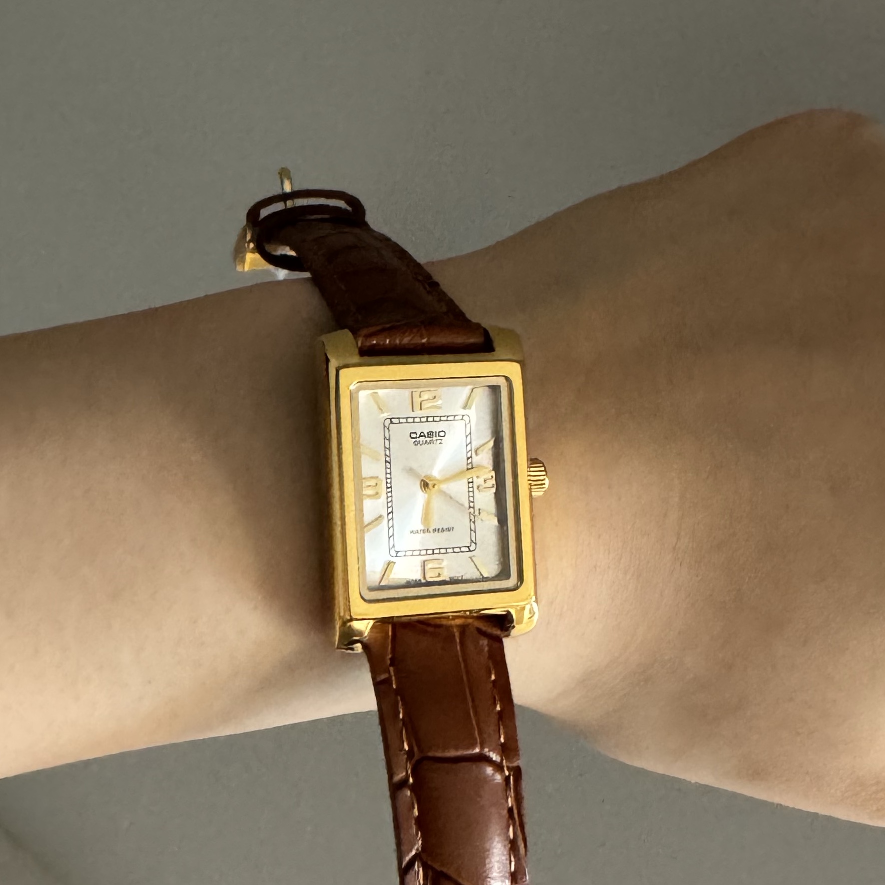 Casio LTP-1234GLL-7ADF 착용 스타일