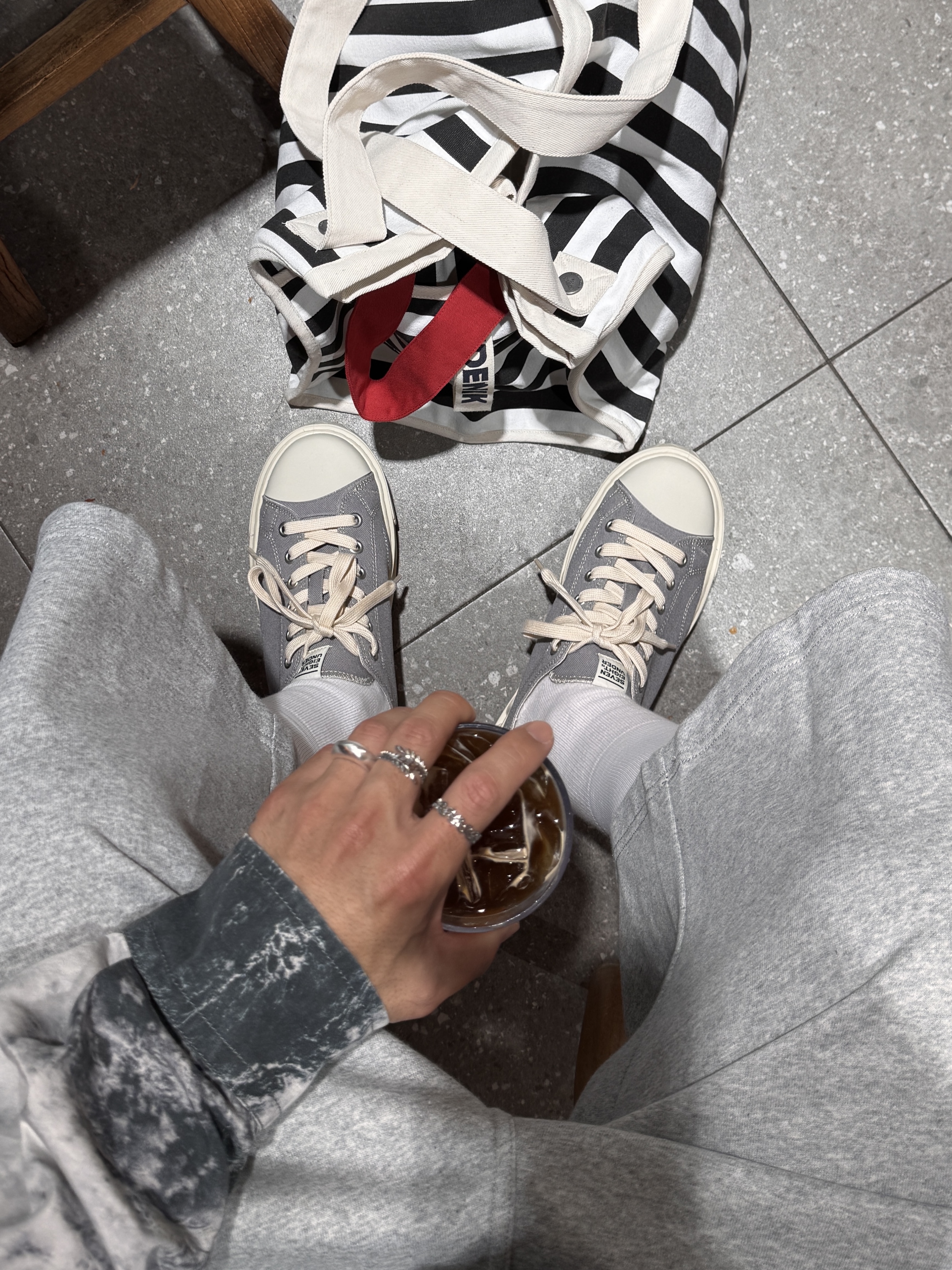 Gentle Monster x Maison Margiela MM113 Black Clear, Prada Leather Crisscross Slides Black 착용 스타일 - 10
