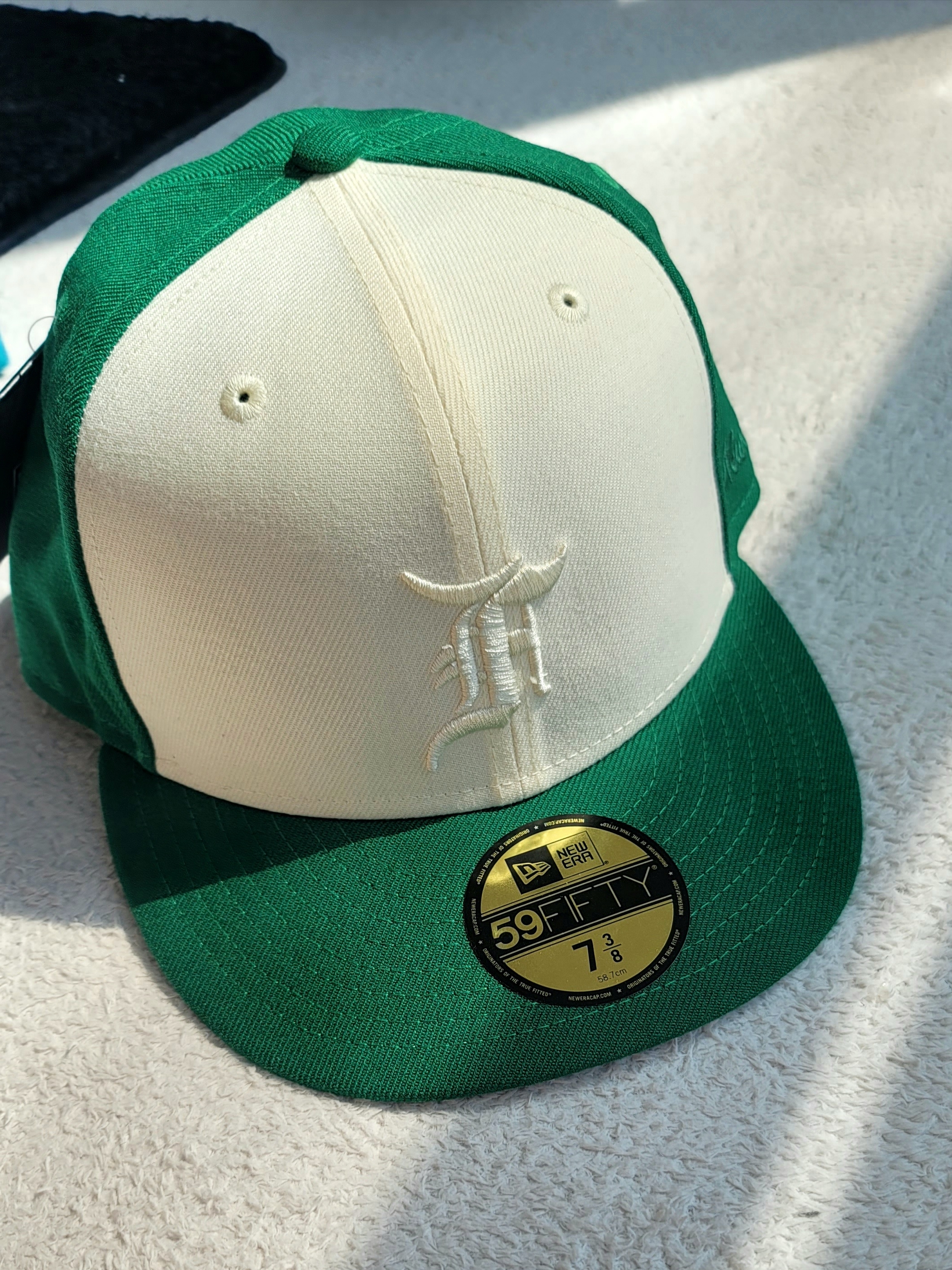 Essentials x New Era 59FIFTY Fitted Cap Kelly Green 착용 스타일