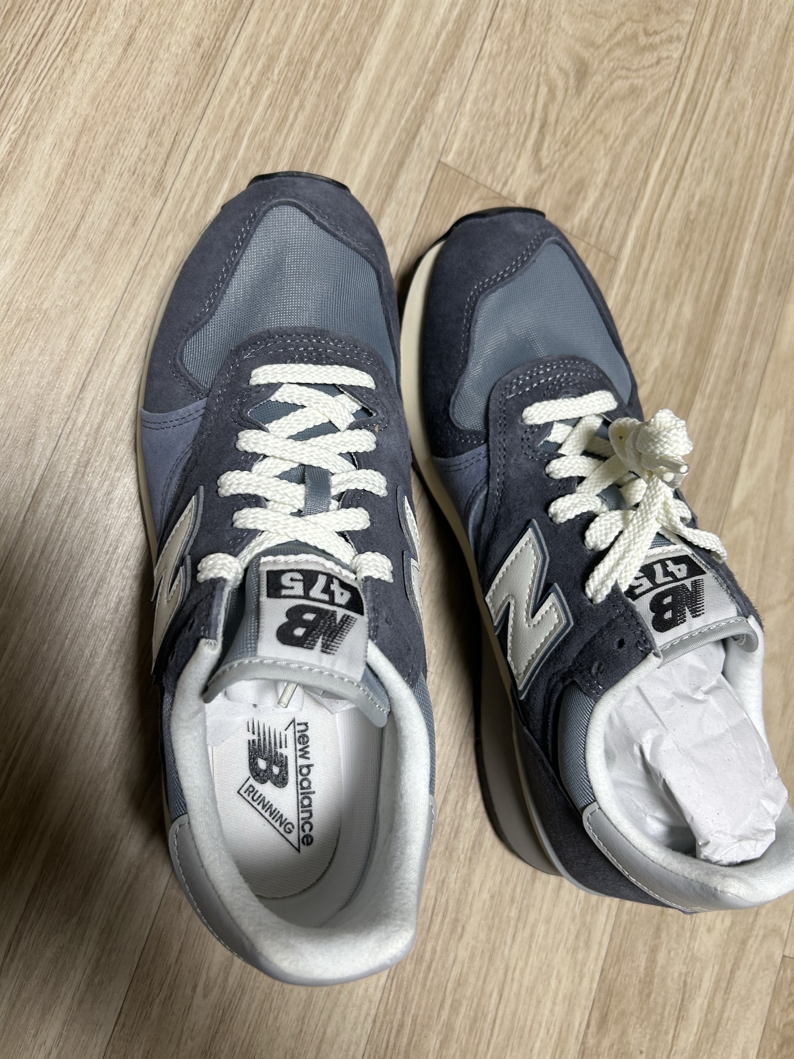 New Balance 475 Steel Dark Arctic Grey 착용 스타일
