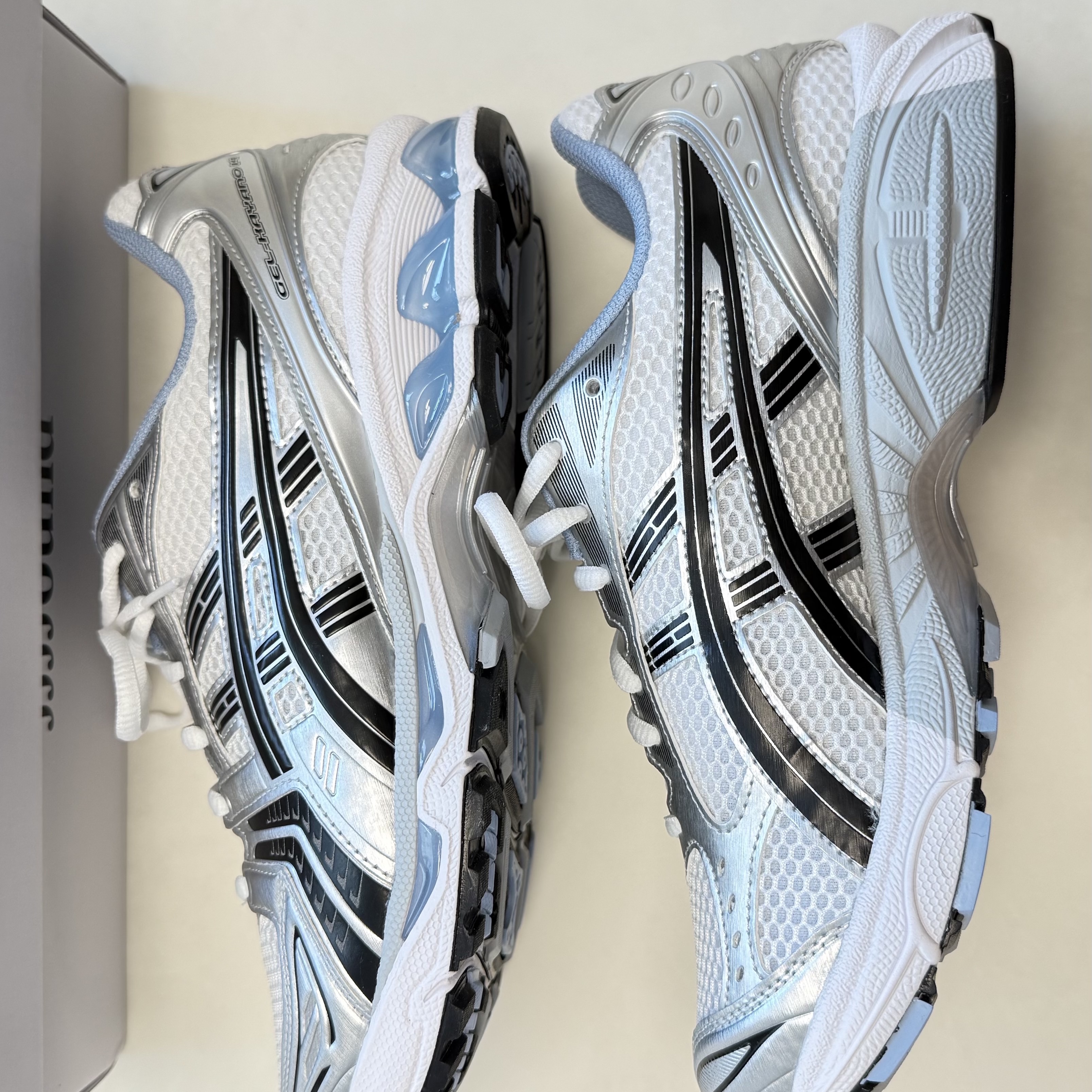 Asics x JJJJound Gel-Kayano 14 White Navy 착용 스타일 - 6
