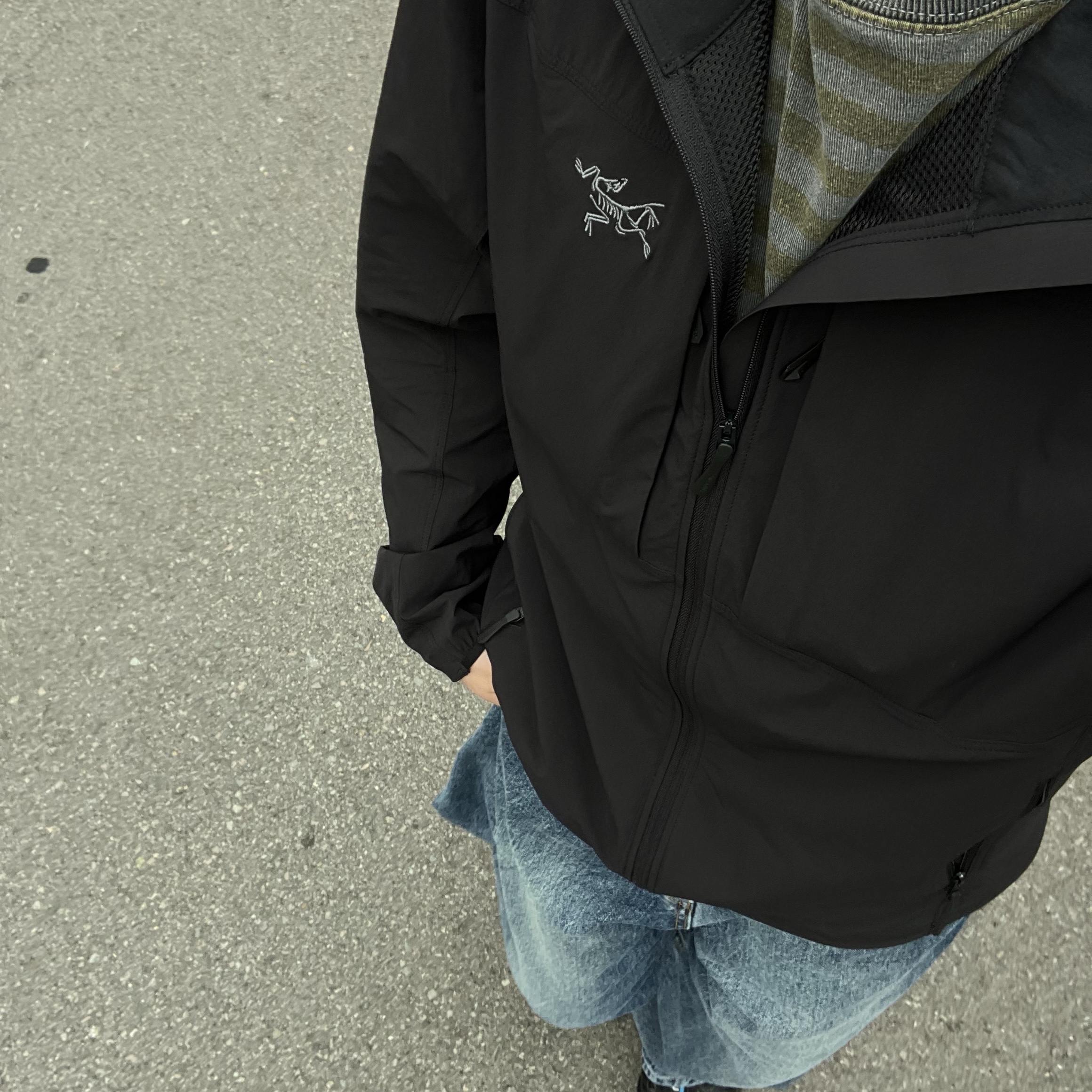 Arc'teryx Gamma Lightweight Jacket Black 착용 스타일