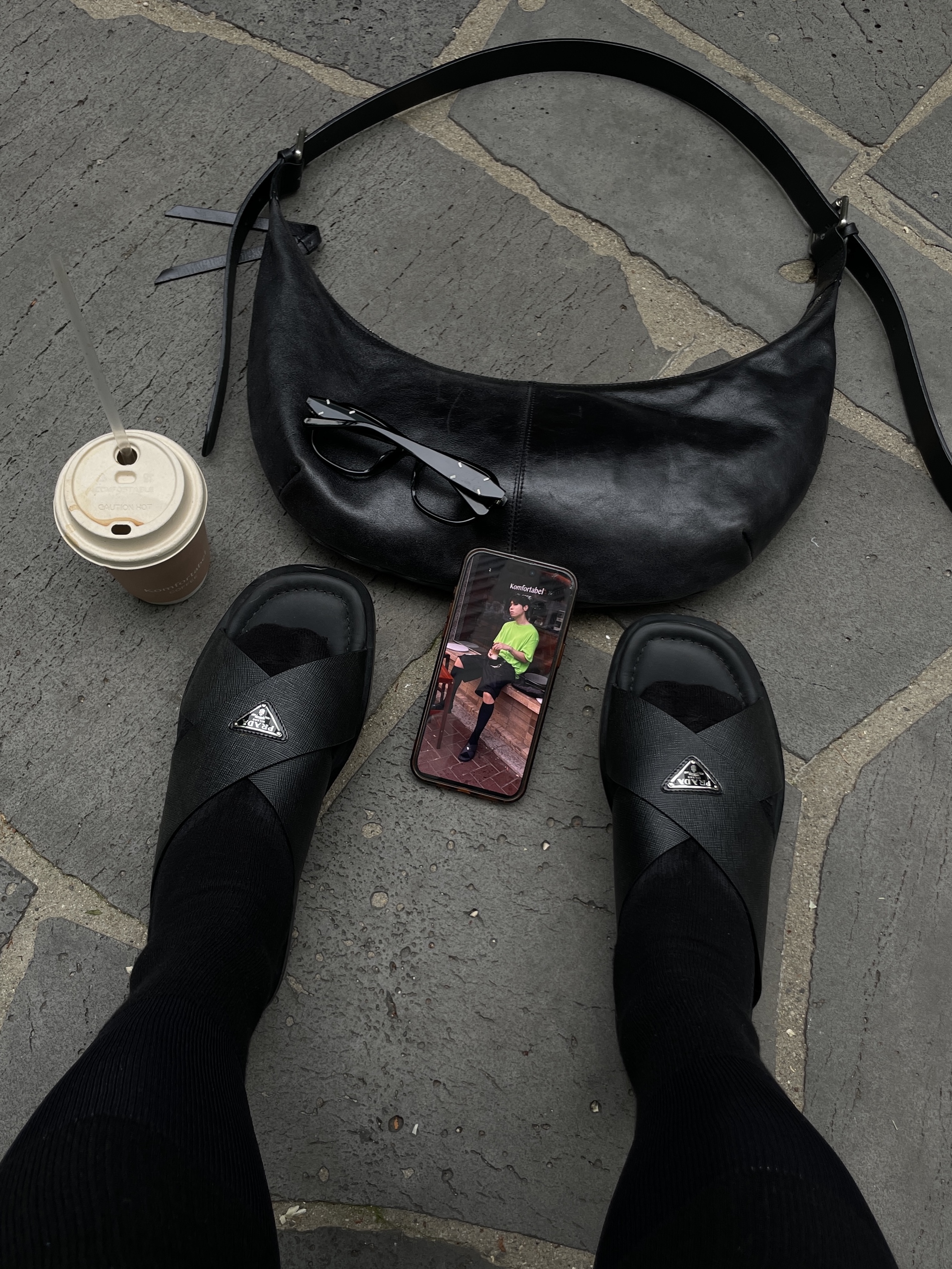 Gentle Monster x Maison Margiela MM113 Black Clear, Prada Leather Crisscross Slides Black 착용 스타일 - 1