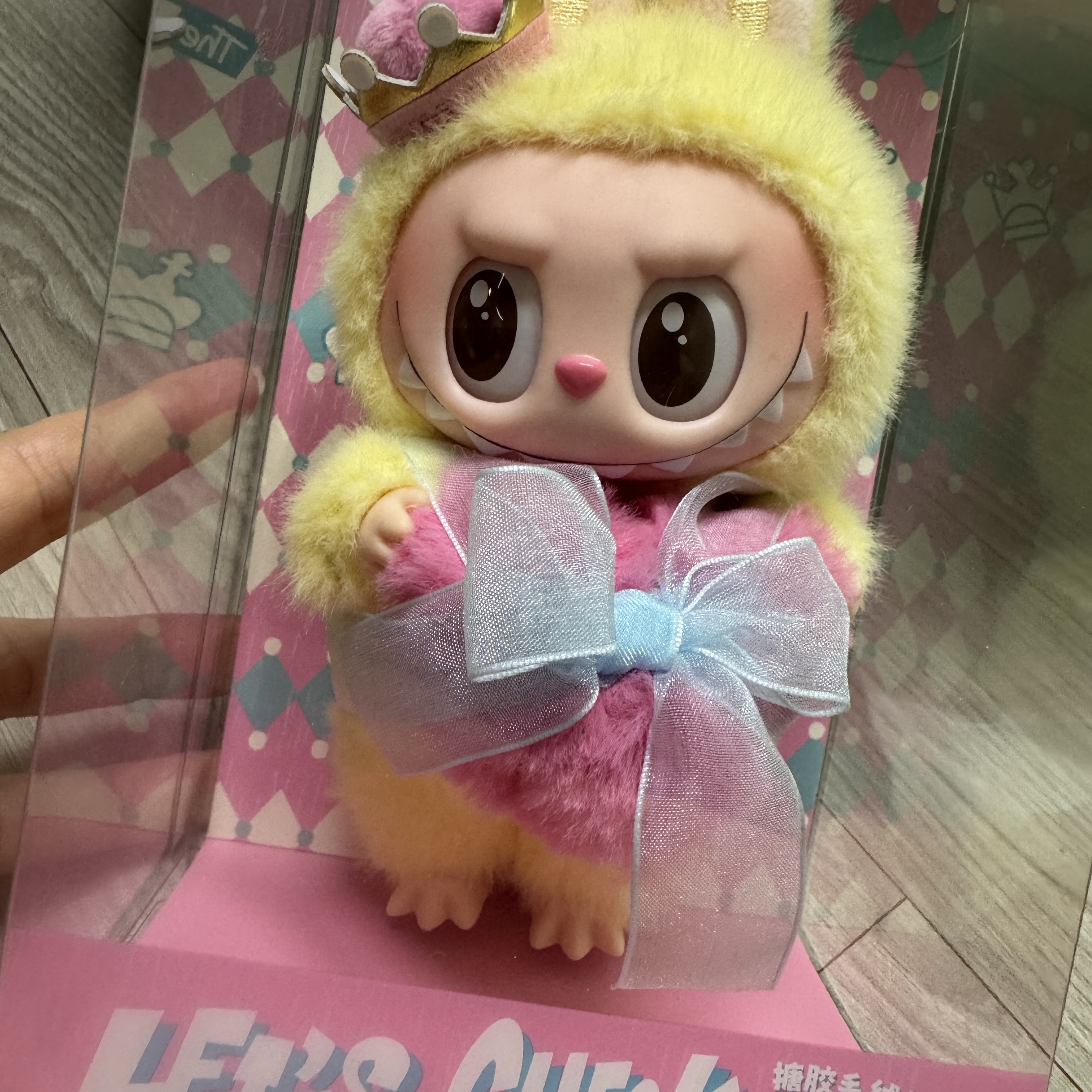Pop Mart The Monsters Checkmate Series Plush Keyring 착용 스타일