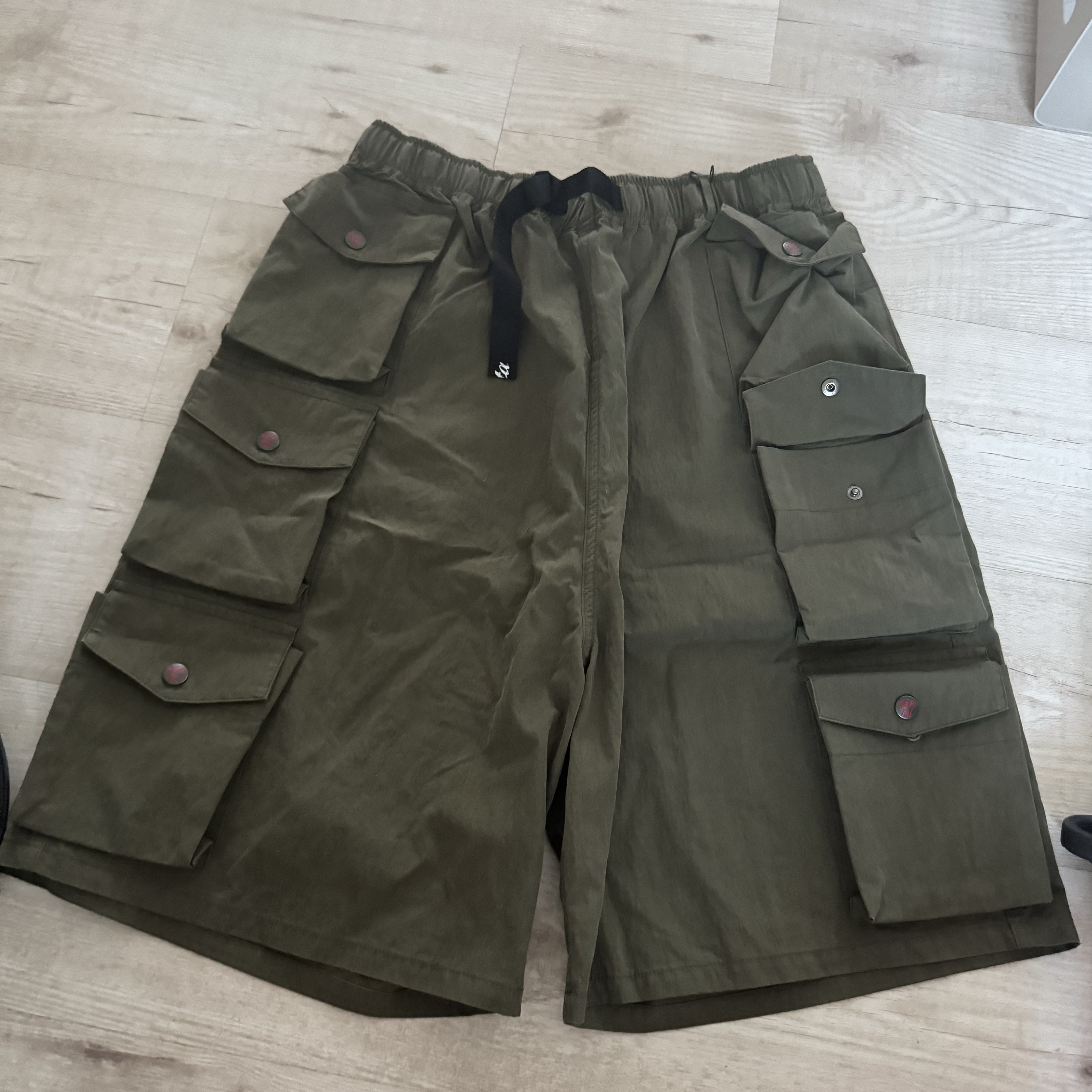 Kapital Ripstop Nam Shorts Khaki 착용 스타일 - 1