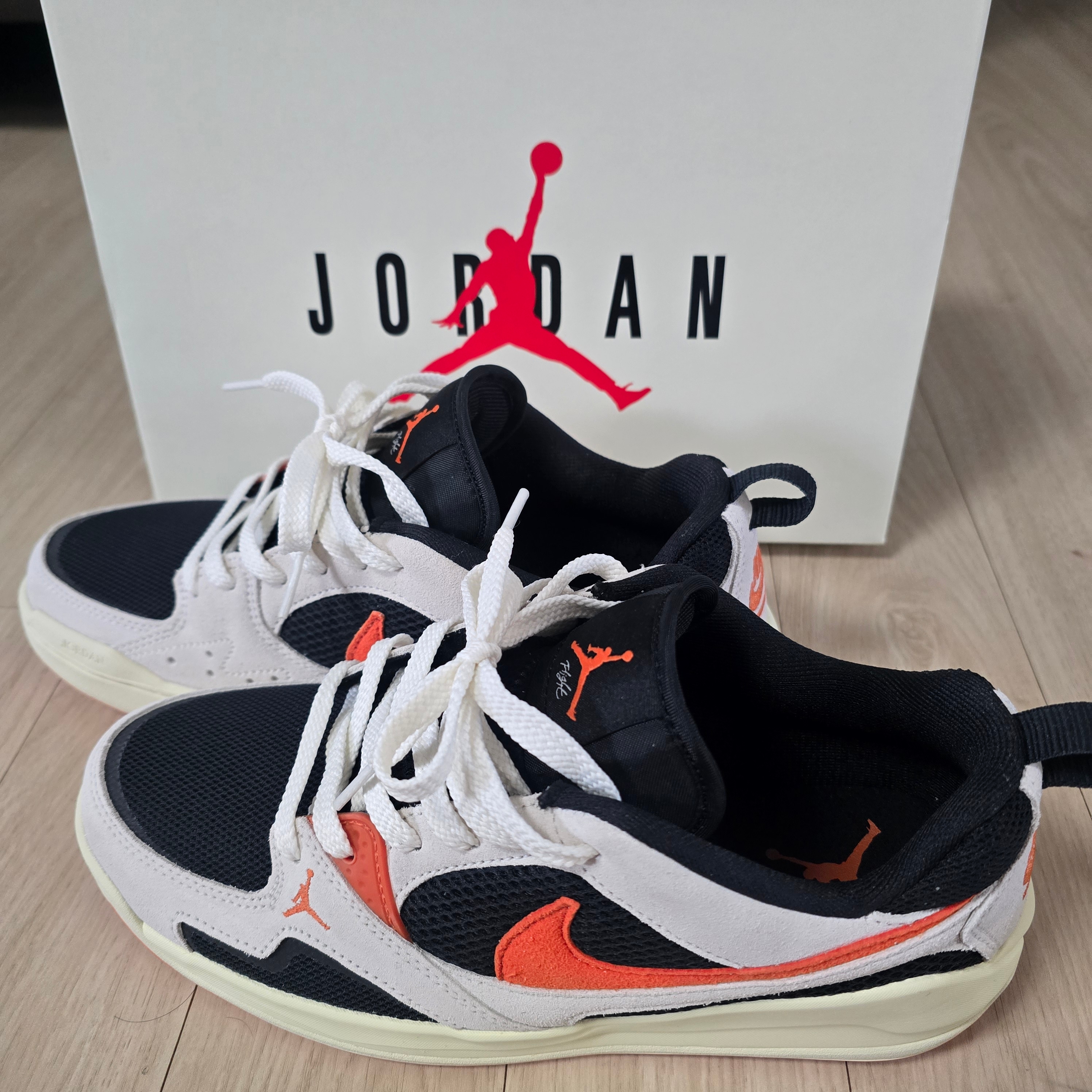Jordan CMFT Era Black Sail 착용 스타일 - 1