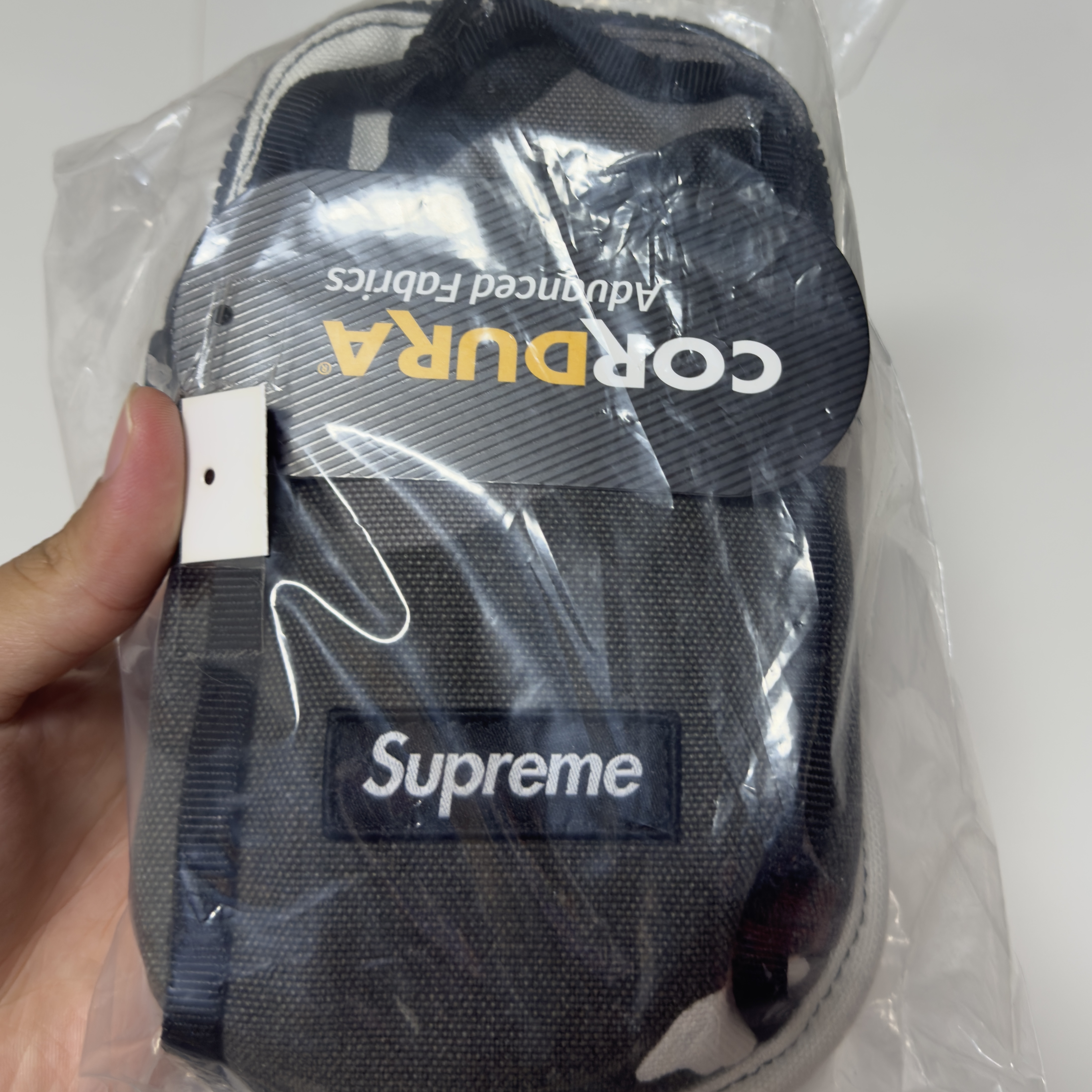Supreme Camera Bag + Mini Pouch Snow Camo - 25SS 착용 스타일