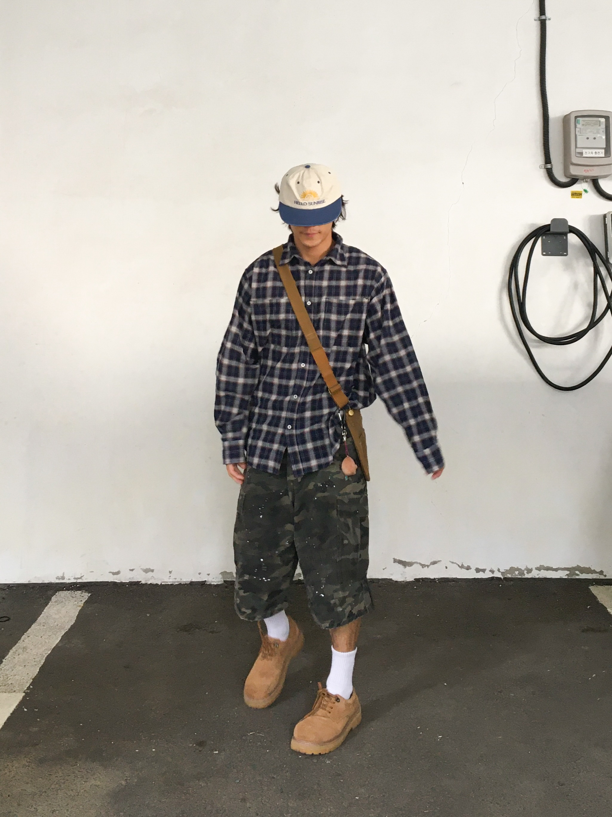 Hello Sunrise 90s Logo 6Panel Cap Beige & Navy 착용 스타일 - 1