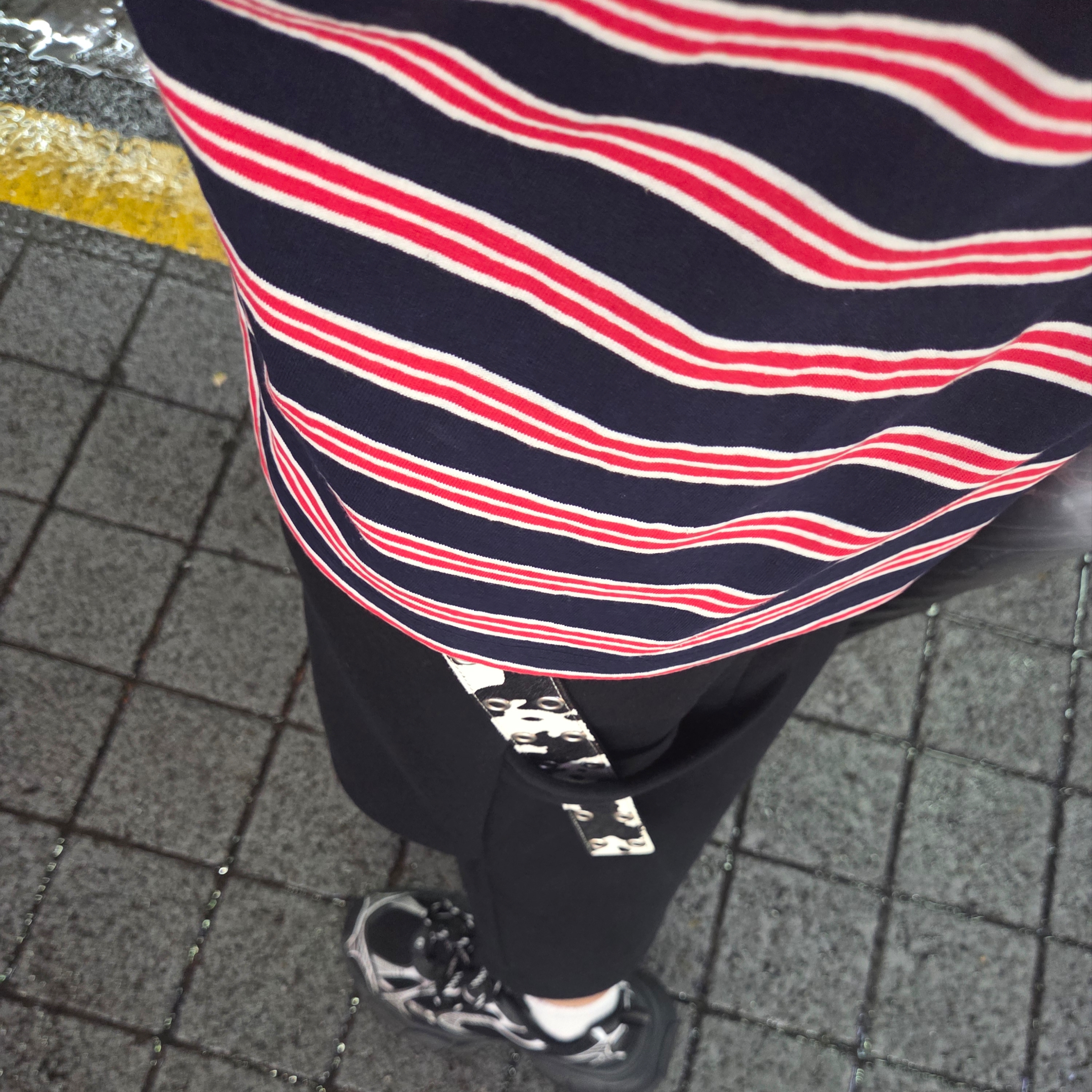 MJD Oversized Stripe Polo, Kamien x MJD Double Hole Belt Oreo Calf Hair 착용 스타일