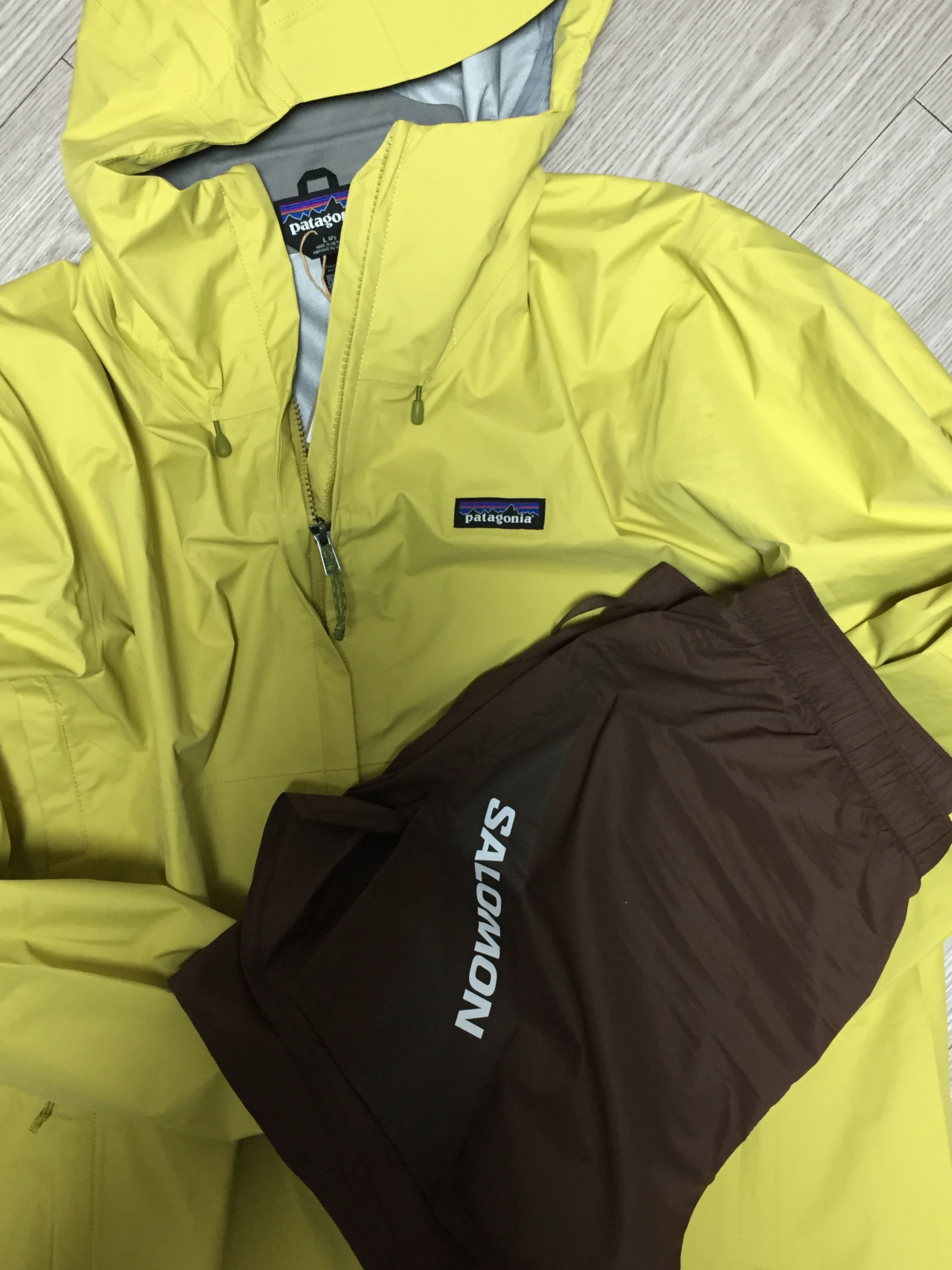 Patagonia Torrentshell 3L Jacket Bundle Green 착용 스타일 - 1