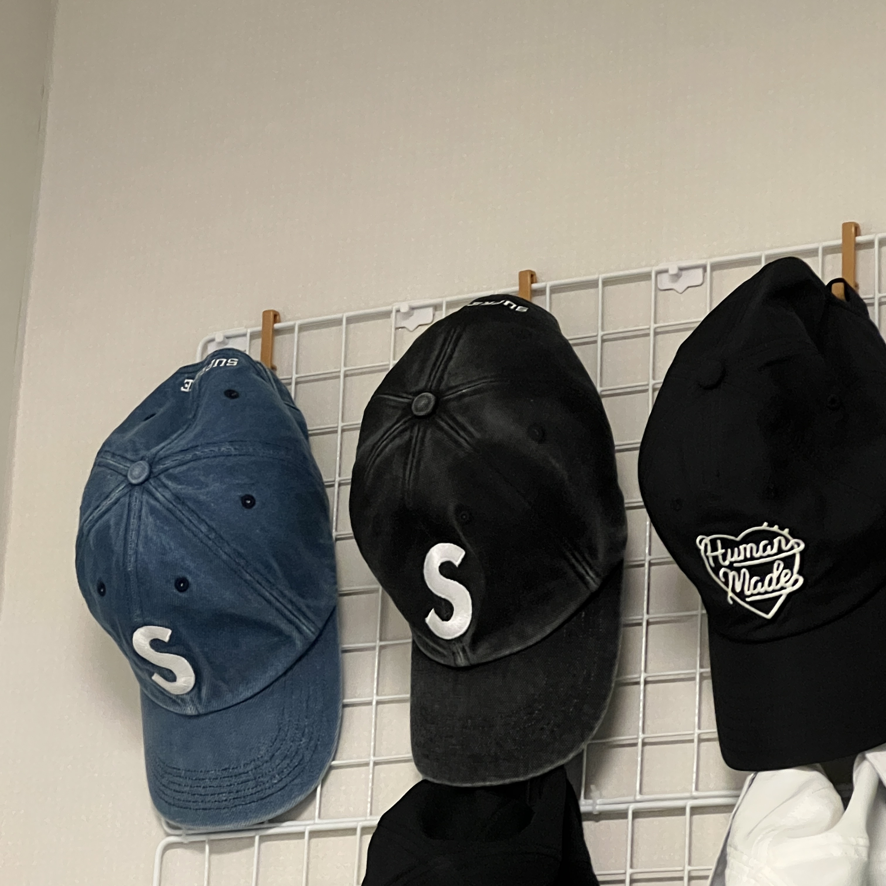 Supreme Pigment S Logo 6-Panel Black - 24FW, Supreme Pigment Print S Logo 6-Panel Indigo - 22FW 착용 스타일