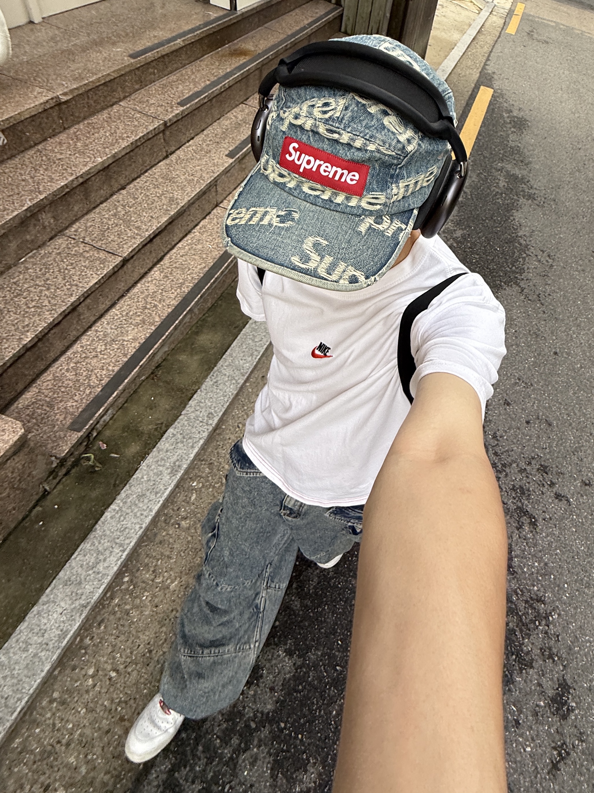 Nike x Supreme Air Force 1 Low White, Supreme Mesh Small Backpack Black - 23SS 착용 스타일 - 4