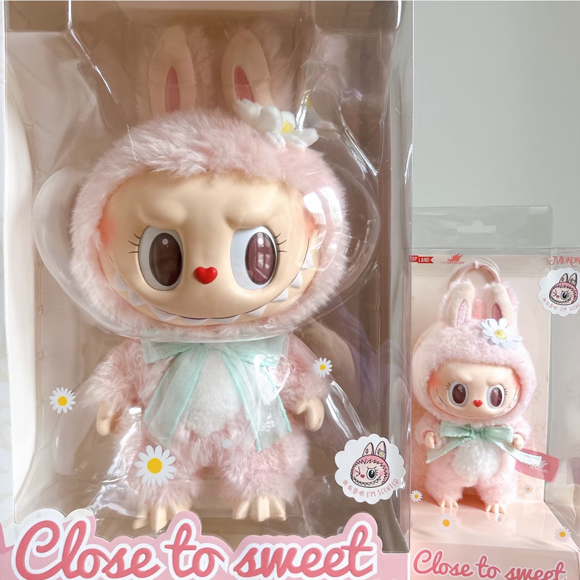 Pop Mart Labubu Mokoko Close to Sweet Vinyl Plush Pendant 착용 스타일