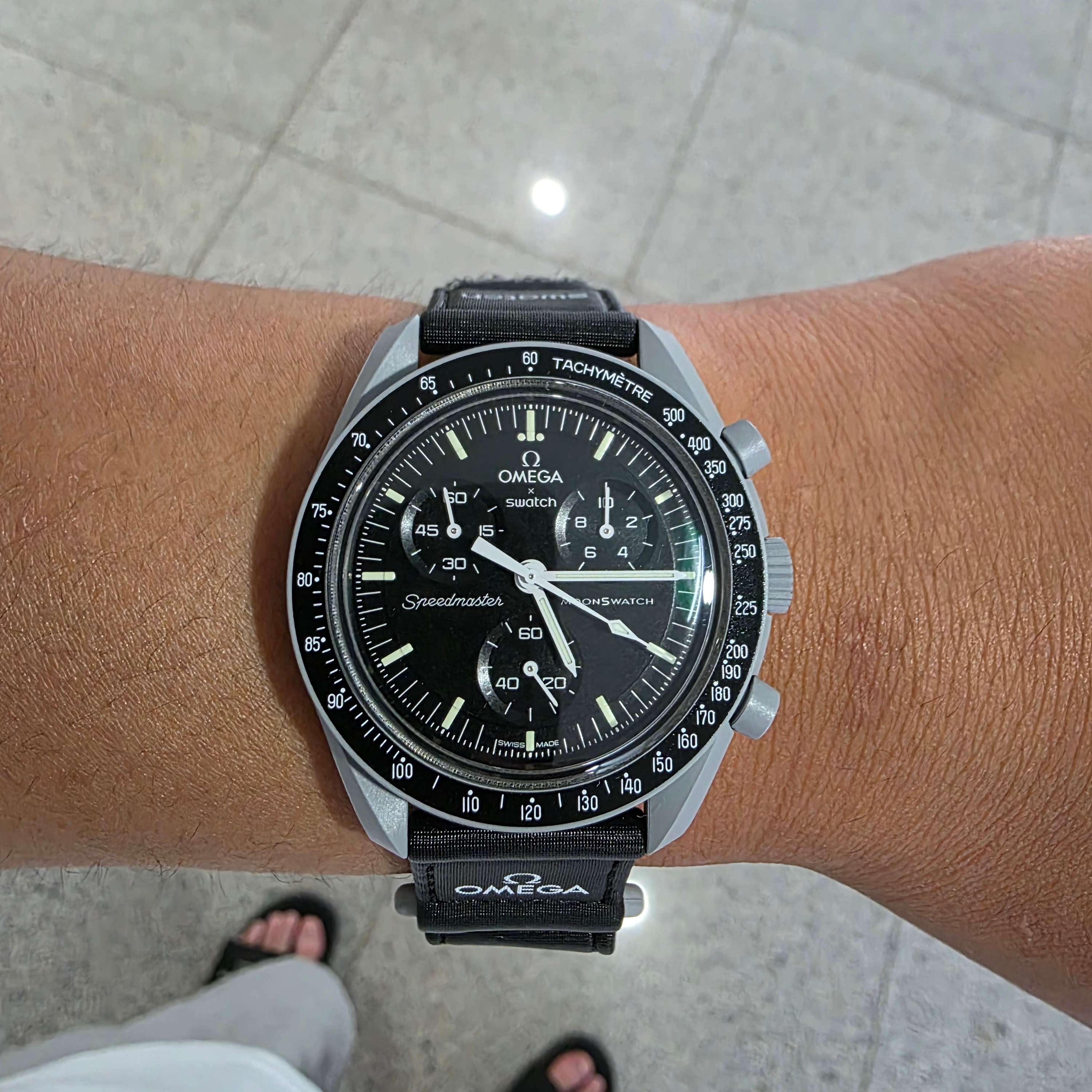 Swatch x Omega Bioceramic MoonSwatch Mission To The Moon 착용 스타일 - 1