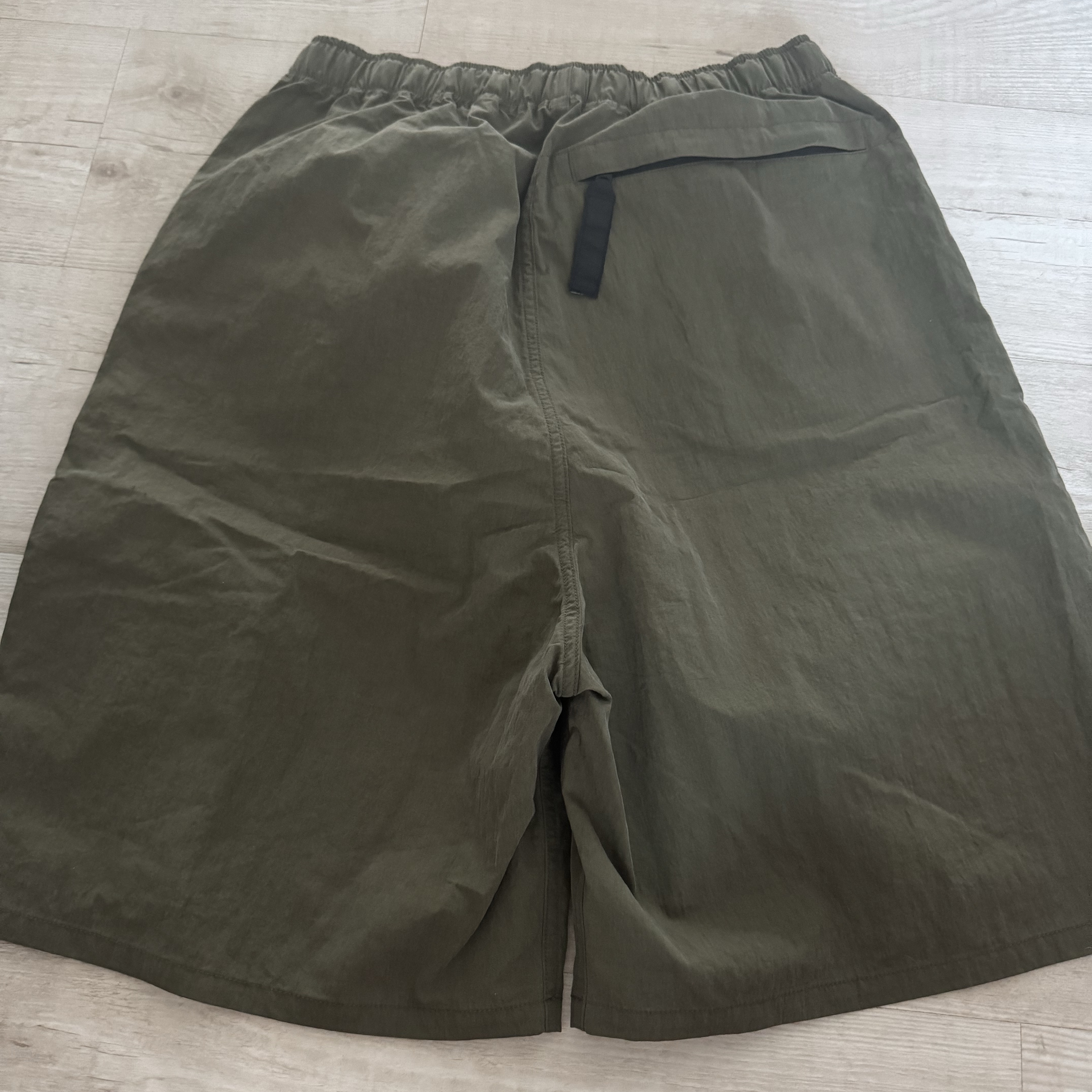 Kapital Ripstop Nam Shorts Khaki 착용 스타일 - 2