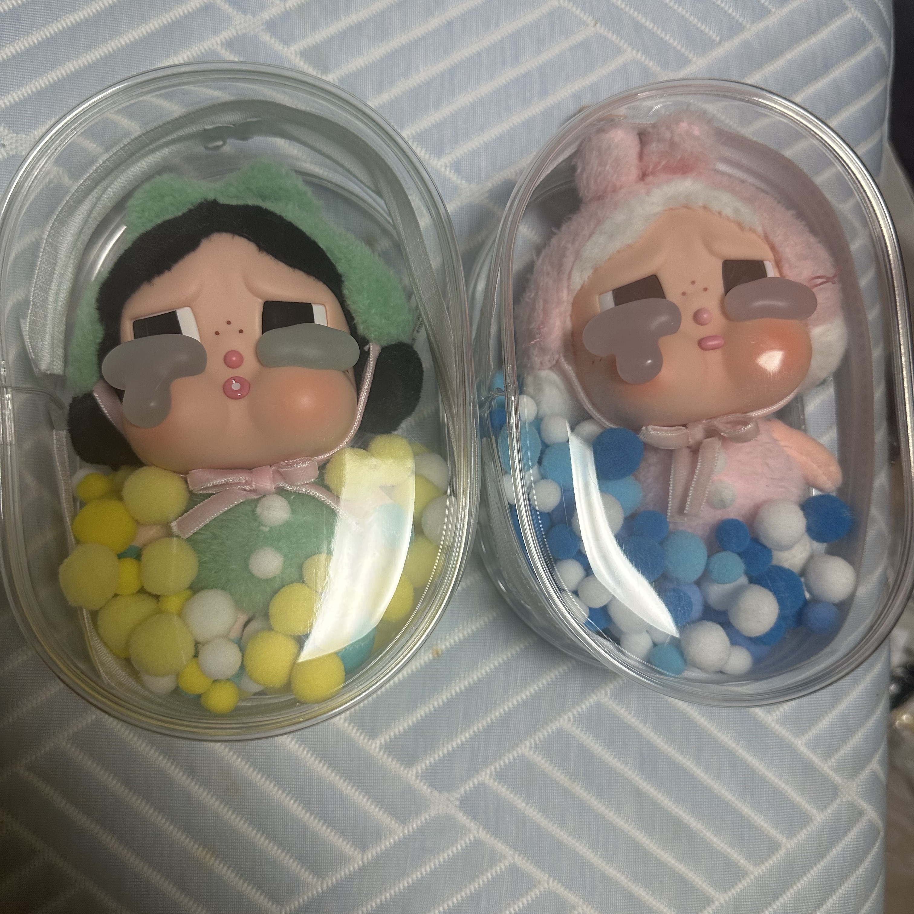 Pop Mart Crybaby Crying Again Series Plush Keyring What A Frog (Opened Case) 착용 스타일