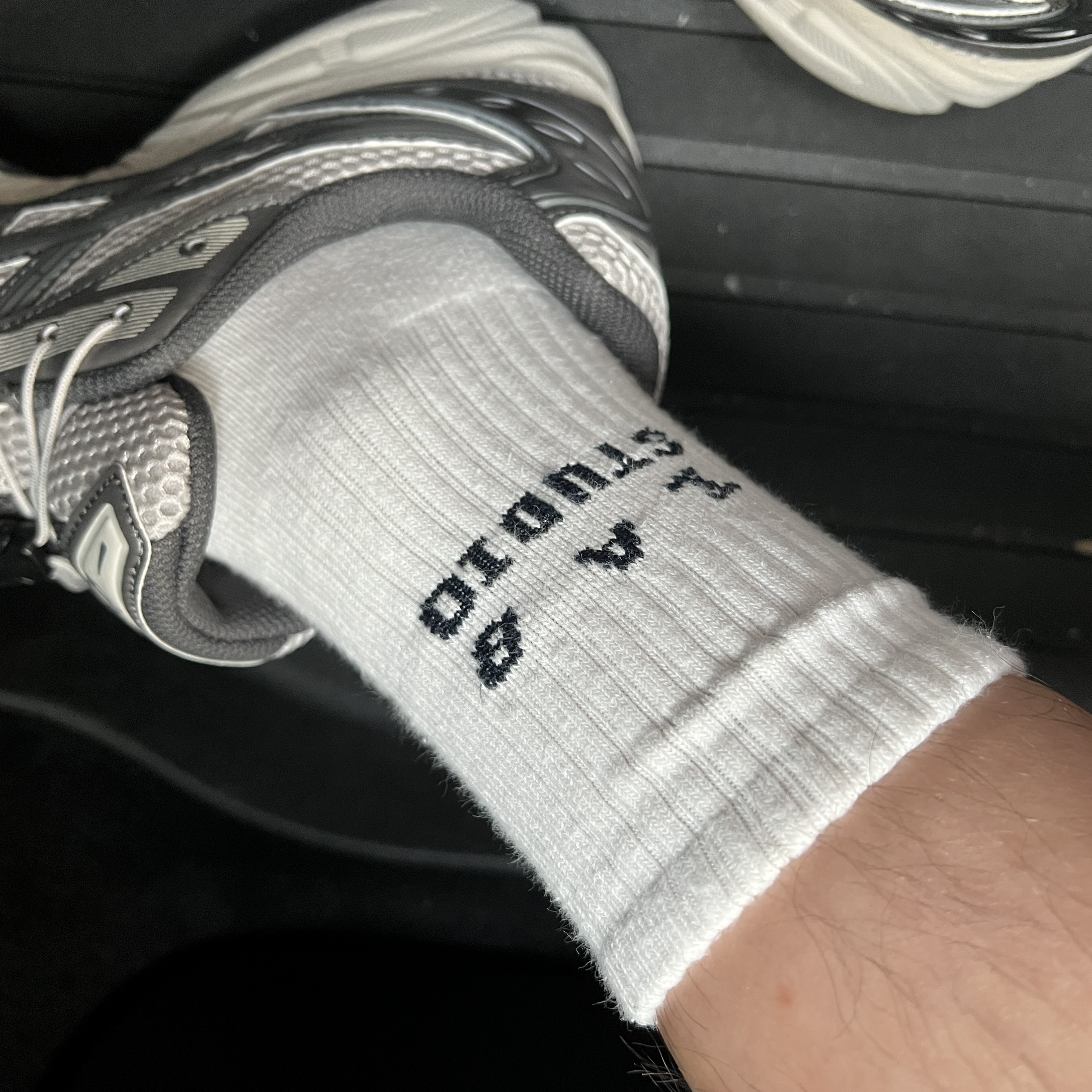 IAB Studio Socks White Black (5 Pack) 착용 스타일