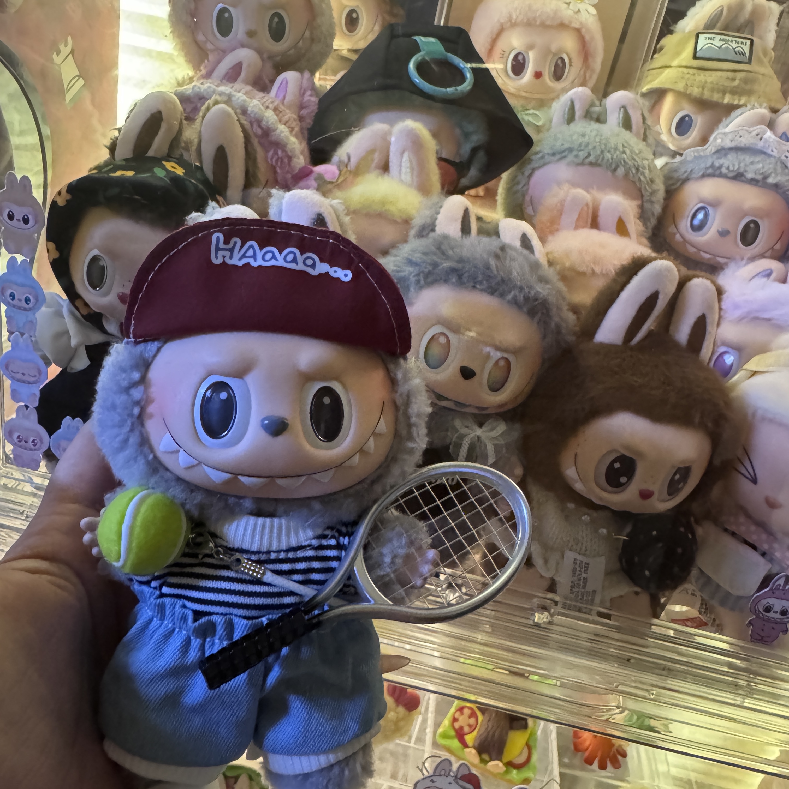 Pop Mart Labubu The Monsters Labubu Tasty Macarons Series Sesame Bean Keyring (Opened Case) 착용 스타일